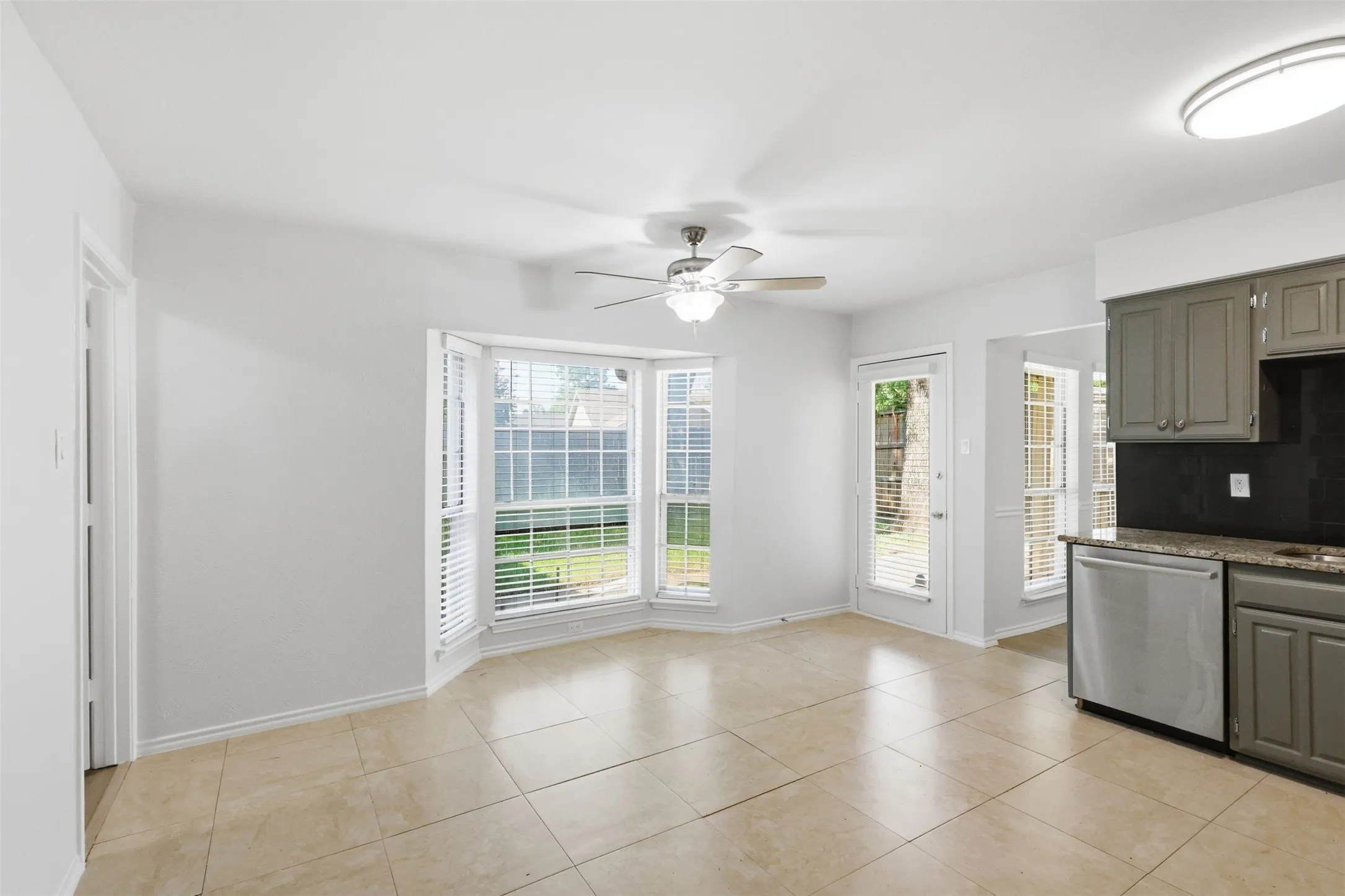 Single Family Residence For Sale in Dallas County , 250 Creekside Lane, Coppell, Texas 75019, 3 Bedroom, 2 Bathroom, 2 Garage spaces, 1,610 Sqft, built in 1984, mls#21325293, Real Estate Agent in Coppell, Homes For Sale in Dallas county, Homes For Sale in Coppell, Realtor in Coppell Texas, Real Estate Brokerage Independent Realty Texas, Luminita Cordes Realtor