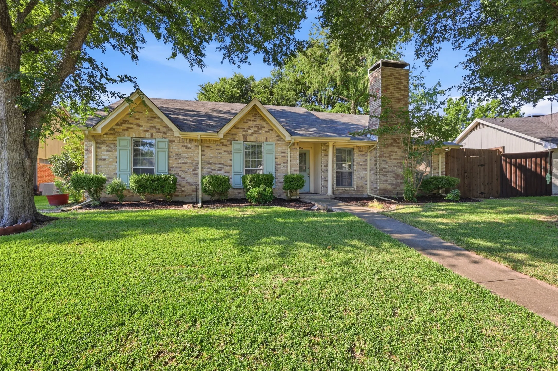 Single Family Residence For Sale in Dallas County , 250 Creekside Lane, Coppell, Texas 75019, 3 Bedroom, 2 Bathroom, 2 Garage spaces, 1,610 Sqft, built in 1984, mls#21325293, Real Estate Agent in Coppell, Homes For Sale in Dallas county, Homes For Sale in Coppell, Realtor in Coppell Texas, Real Estate Brokerage Independent Realty Texas, Luminita Cordes Realtor