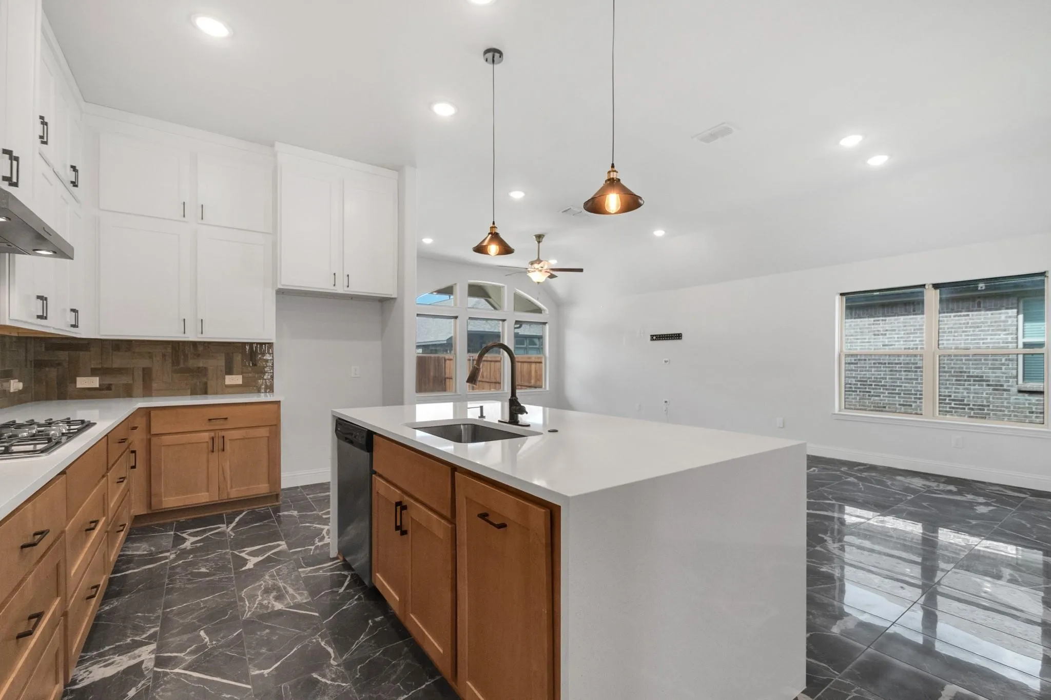 Single Family Residence For Sale in Collin County , 2818 Chestnut Lane, Melissa, Texas 75454, 5 Bedroom, 3 Bathroom, 3 Garage spaces, 2,177 Sqft, built in 2019, mls#21325374, Real Estate Agent in Melissa, Homes For Sale in Collin county, Homes For Sale in Melissa, Realtor in Melissa Texas, Real Estate Brokerage Independent Realty Texas, Luminita Cordes Realtor
