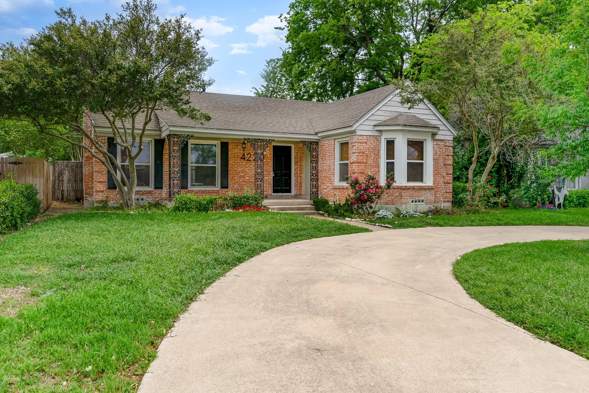 Single Family Residence For Rent in Dallas County , 4220 Lovers Lane, University Park, Texas 75225, 3 Bedroom, 2 Bathroom, Garage spaces, 1,754 Sqft, built in 1938, mls#21325441, Real Estate Agent in University Park, Homes For Rent in Dallas county, Homes For Rent in University Park, Realtor in University Park Texas, Real Estate Brokerage Independent Realty Texas, Luminita Cordes Realtor