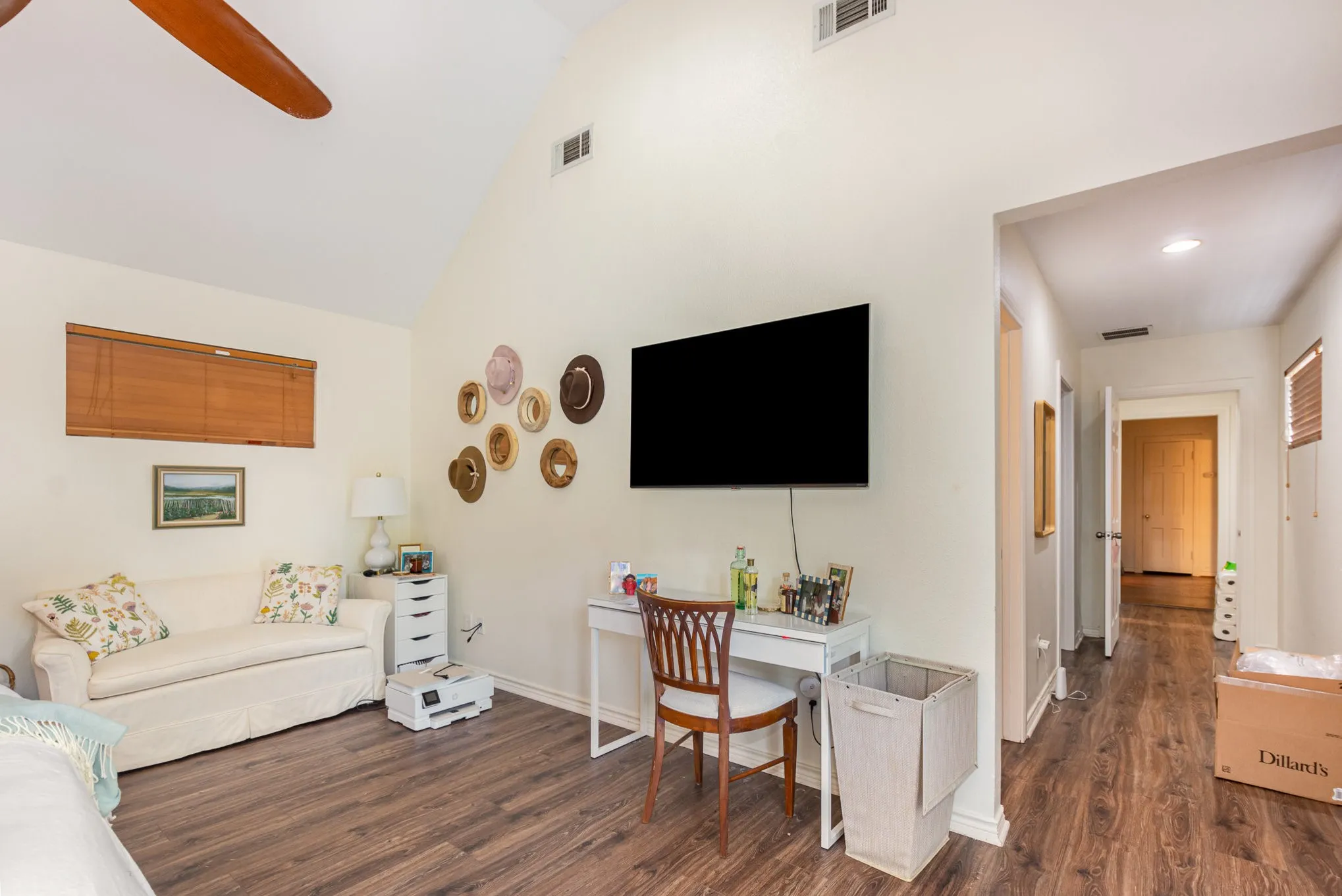 Single Family Residence For Rent in Dallas County , 4220 Lovers Lane, University Park, Texas 75225, 3 Bedroom, 2 Bathroom, Garage spaces, 1,754 Sqft, built in 1938, mls#21325441, Real Estate Agent in University Park, Homes For Rent in Dallas county, Homes For Rent in University Park, Realtor in University Park Texas, Real Estate Brokerage Independent Realty Texas, Luminita Cordes Realtor