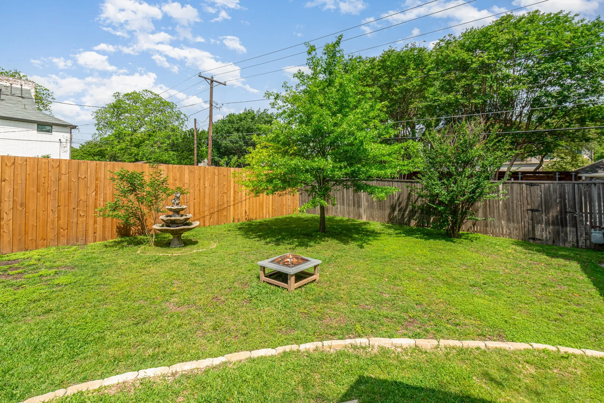 Single Family Residence For Rent in Dallas County , 4220 Lovers Lane, University Park, Texas 75225, 3 Bedroom, 2 Bathroom, Garage spaces, 1,754 Sqft, built in 1938, mls#21325441, Real Estate Agent in University Park, Homes For Rent in Dallas county, Homes For Rent in University Park, Realtor in University Park Texas, Real Estate Brokerage Independent Realty Texas, Luminita Cordes Realtor