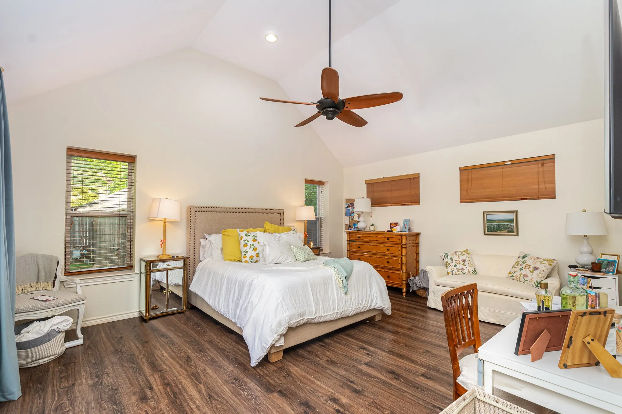Single Family Residence For Rent in Dallas County , 4220 Lovers Lane, University Park, Texas 75225, 3 Bedroom, 2 Bathroom, Garage spaces, 1,754 Sqft, built in 1938, mls#21325441, Real Estate Agent in University Park, Homes For Rent in Dallas county, Homes For Rent in University Park, Realtor in University Park Texas, Real Estate Brokerage Independent Realty Texas, Luminita Cordes Realtor