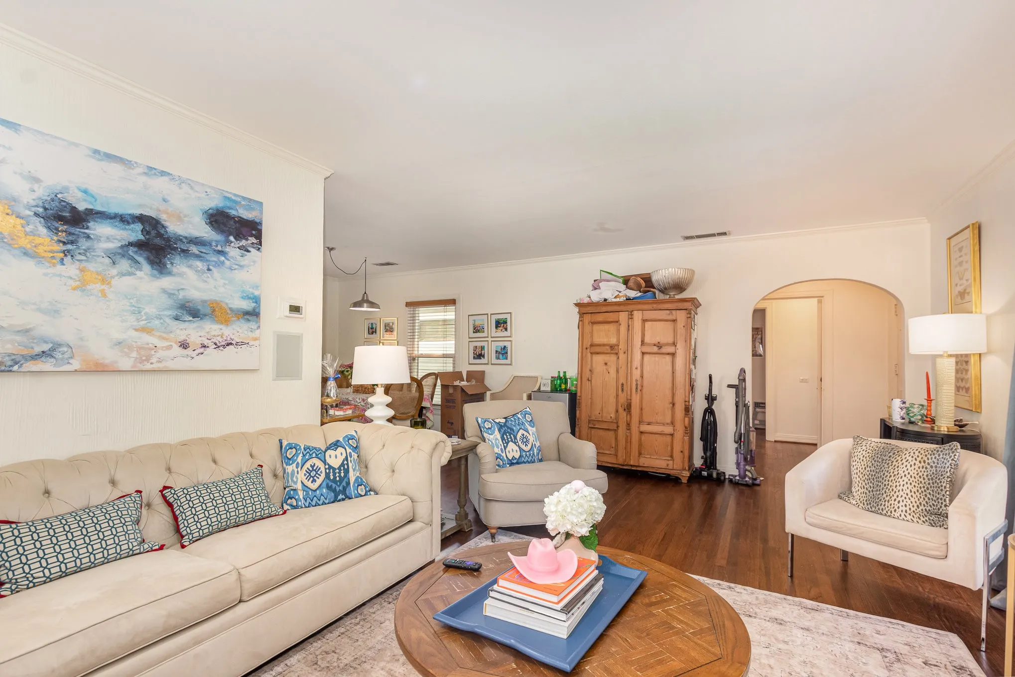 Single Family Residence For Rent in Dallas County , 4220 Lovers Lane, University Park, Texas 75225, 3 Bedroom, 2 Bathroom, Garage spaces, 1,754 Sqft, built in 1938, mls#21325441, Real Estate Agent in University Park, Homes For Rent in Dallas county, Homes For Rent in University Park, Realtor in University Park Texas, Real Estate Brokerage Independent Realty Texas, Luminita Cordes Realtor