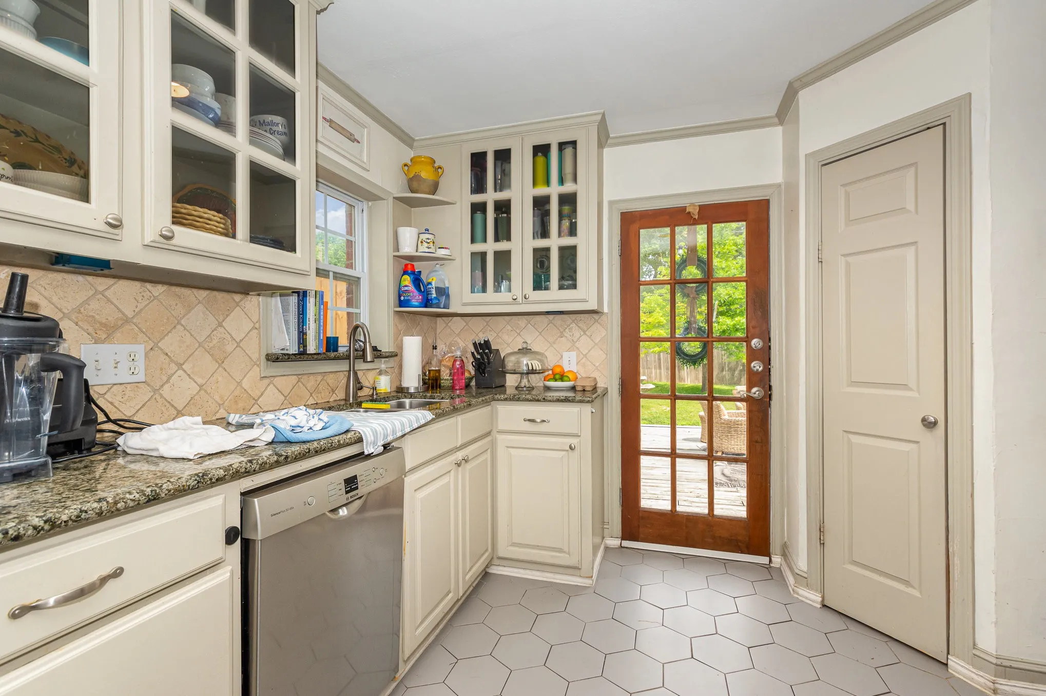 Single Family Residence For Rent in Dallas County , 4220 Lovers Lane, University Park, Texas 75225, 3 Bedroom, 2 Bathroom, Garage spaces, 1,754 Sqft, built in 1938, mls#21325441, Real Estate Agent in University Park, Homes For Rent in Dallas county, Homes For Rent in University Park, Realtor in University Park Texas, Real Estate Brokerage Independent Realty Texas, Luminita Cordes Realtor