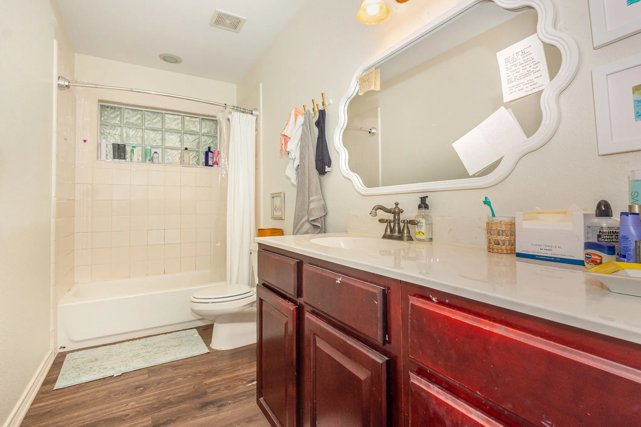Single Family Residence For Rent in Dallas County , 4220 Lovers Lane, University Park, Texas 75225, 3 Bedroom, 2 Bathroom, Garage spaces, 1,754 Sqft, built in 1938, mls#21325441, Real Estate Agent in University Park, Homes For Rent in Dallas county, Homes For Rent in University Park, Realtor in University Park Texas, Real Estate Brokerage Independent Realty Texas, Luminita Cordes Realtor