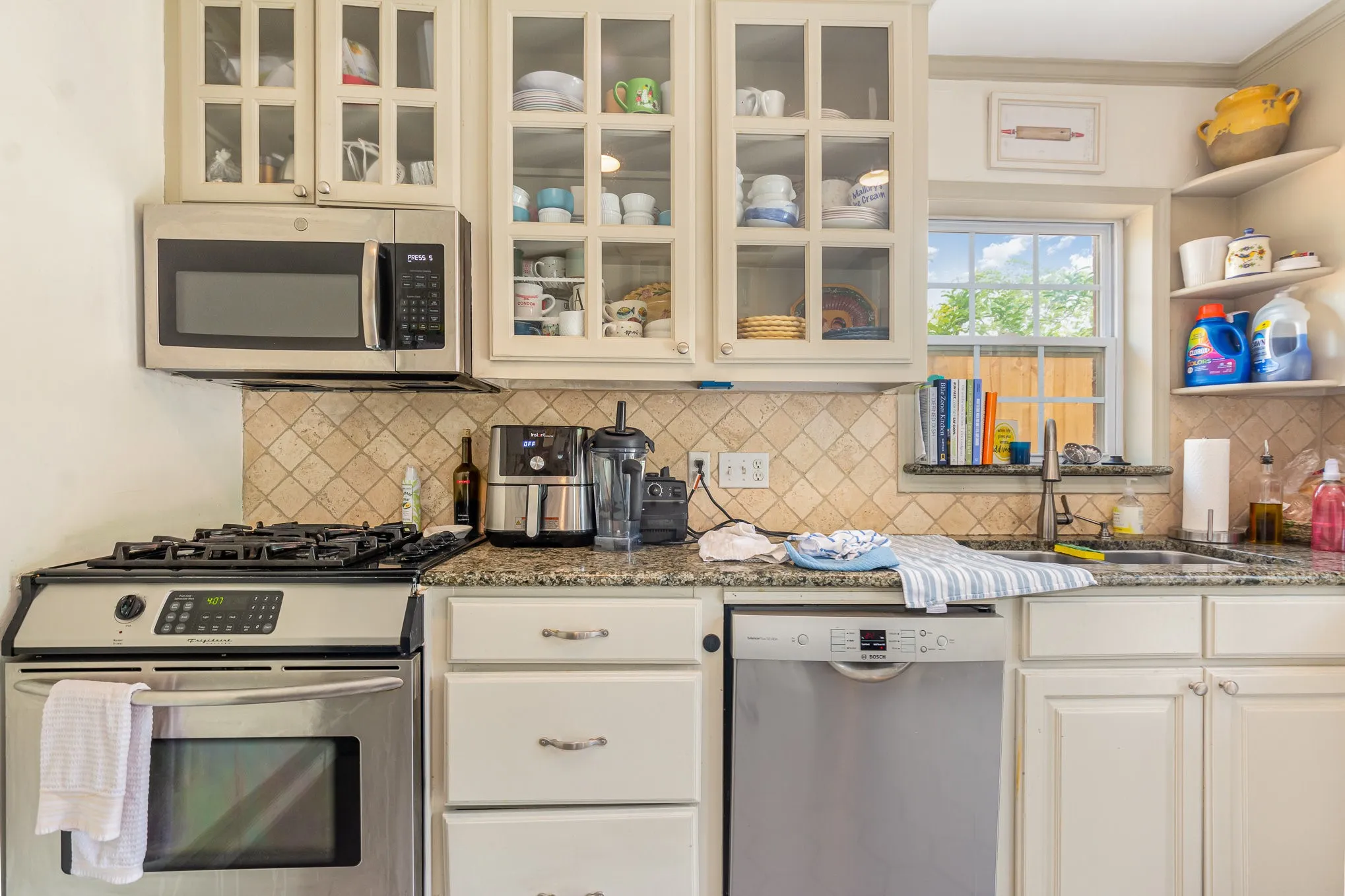 Single Family Residence For Rent in Dallas County , 4220 Lovers Lane, University Park, Texas 75225, 3 Bedroom, 2 Bathroom, Garage spaces, 1,754 Sqft, built in 1938, mls#21325441, Real Estate Agent in University Park, Homes For Rent in Dallas county, Homes For Rent in University Park, Realtor in University Park Texas, Real Estate Brokerage Independent Realty Texas, Luminita Cordes Realtor