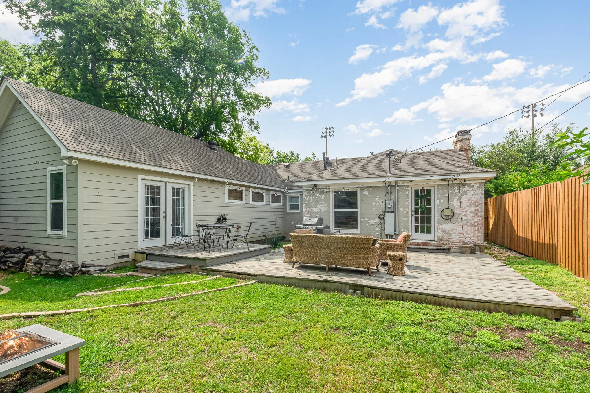 Single Family Residence For Rent in Dallas County , 4220 Lovers Lane, University Park, Texas 75225, 3 Bedroom, 2 Bathroom, Garage spaces, 1,754 Sqft, built in 1938, mls#21325441, Real Estate Agent in University Park, Homes For Rent in Dallas county, Homes For Rent in University Park, Realtor in University Park Texas, Real Estate Brokerage Independent Realty Texas, Luminita Cordes Realtor