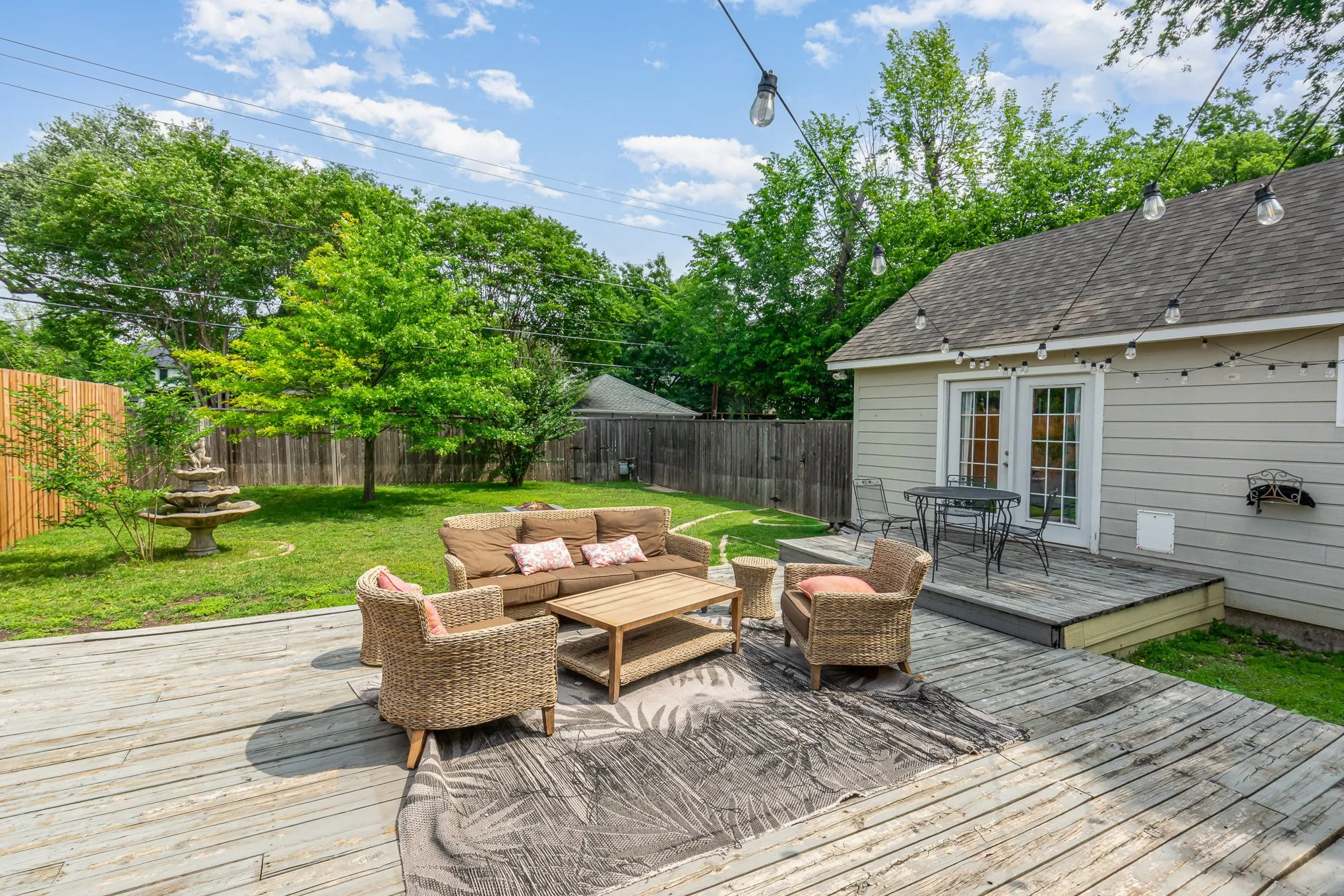 Single Family Residence For Rent in Dallas County , 4220 Lovers Lane, University Park, Texas 75225, 3 Bedroom, 2 Bathroom, Garage spaces, 1,754 Sqft, built in 1938, mls#21325441, Real Estate Agent in University Park, Homes For Rent in Dallas county, Homes For Rent in University Park, Realtor in University Park Texas, Real Estate Brokerage Independent Realty Texas, Luminita Cordes Realtor