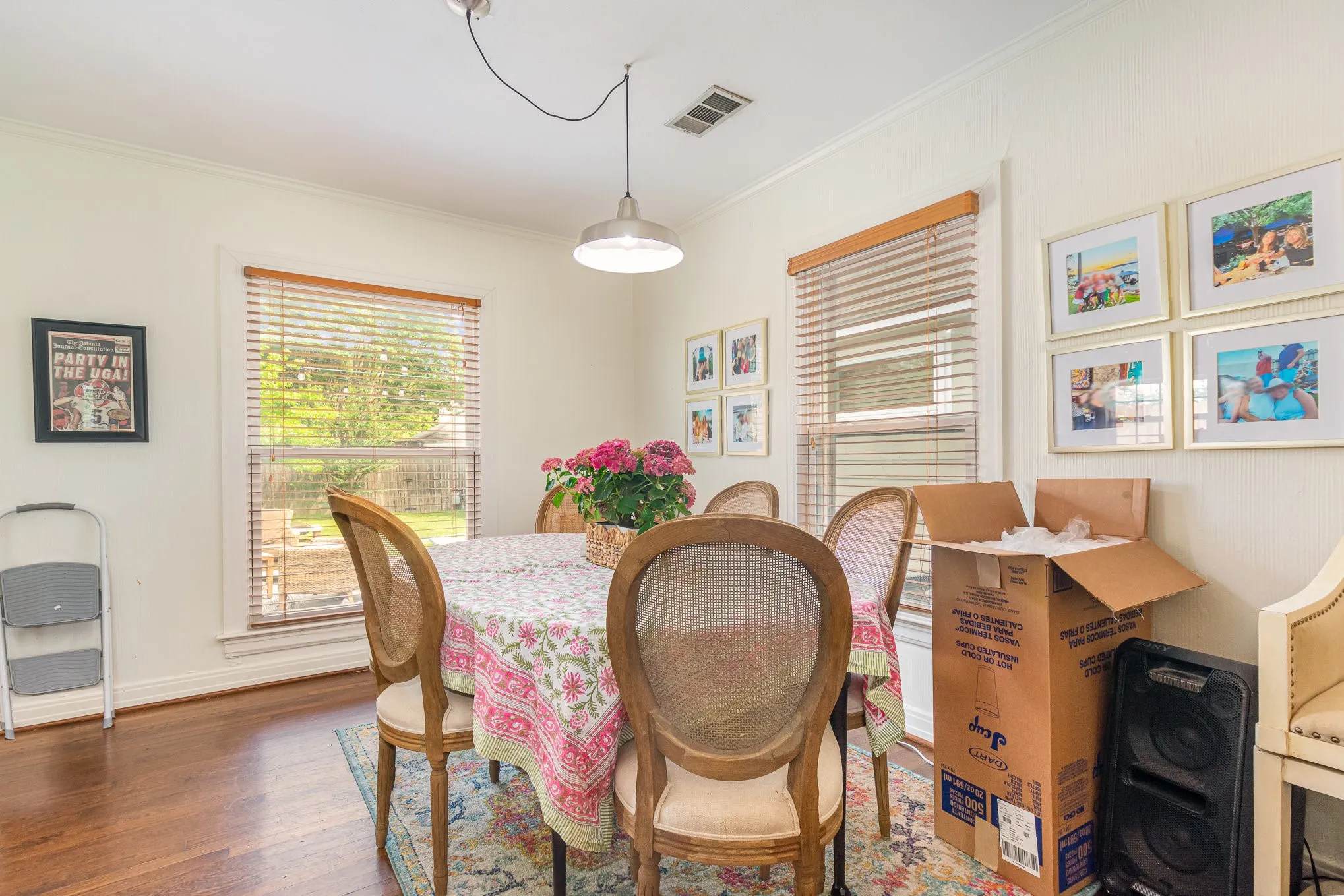Single Family Residence For Rent in Dallas County , 4220 Lovers Lane, University Park, Texas 75225, 3 Bedroom, 2 Bathroom, Garage spaces, 1,754 Sqft, built in 1938, mls#21325441, Real Estate Agent in University Park, Homes For Rent in Dallas county, Homes For Rent in University Park, Realtor in University Park Texas, Real Estate Brokerage Independent Realty Texas, Luminita Cordes Realtor