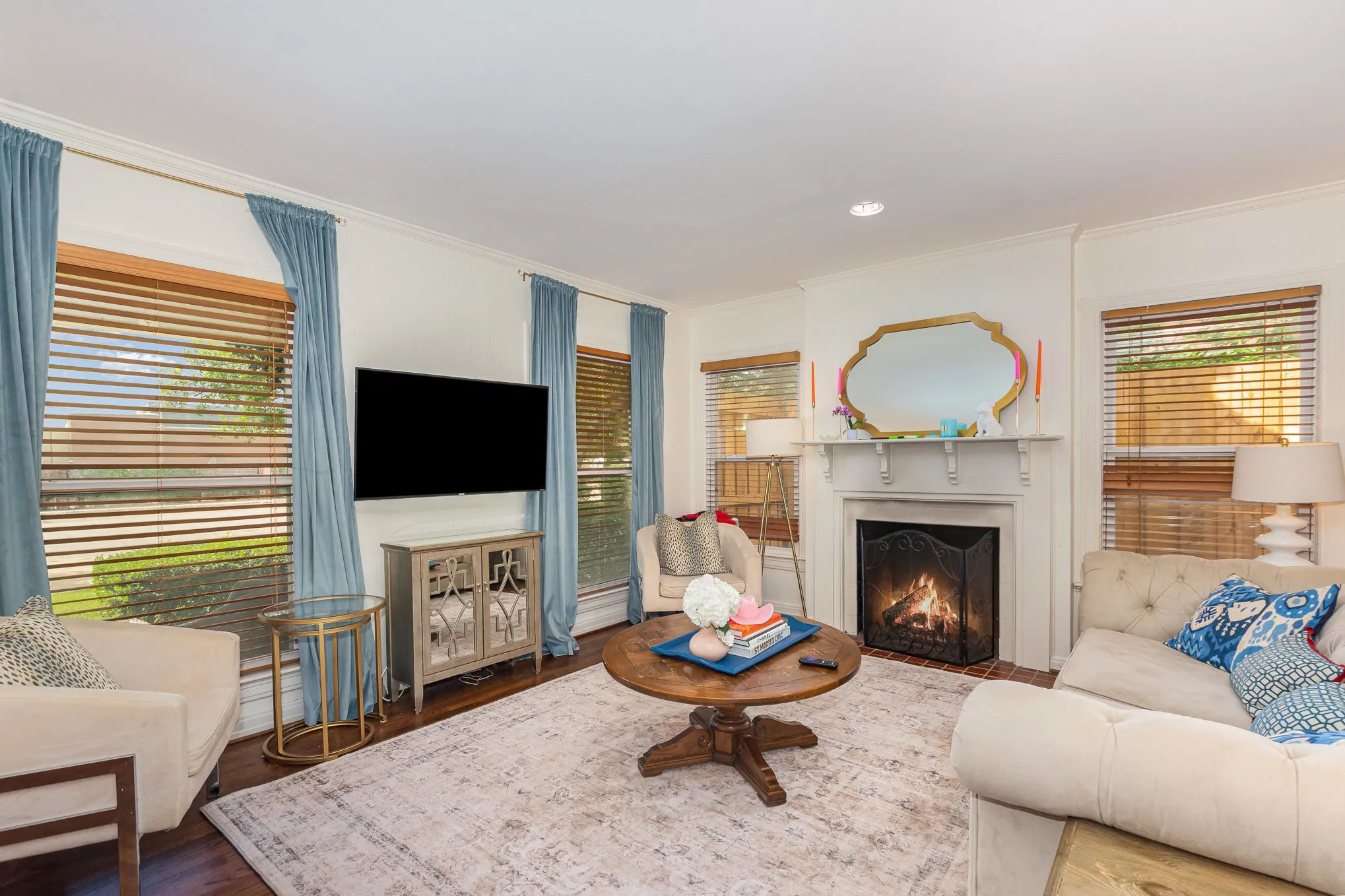 Single Family Residence For Rent in Dallas County , 4220 Lovers Lane, University Park, Texas 75225, 3 Bedroom, 2 Bathroom, Garage spaces, 1,754 Sqft, built in 1938, mls#21325441, Real Estate Agent in University Park, Homes For Rent in Dallas county, Homes For Rent in University Park, Realtor in University Park Texas, Real Estate Brokerage Independent Realty Texas, Luminita Cordes Realtor
