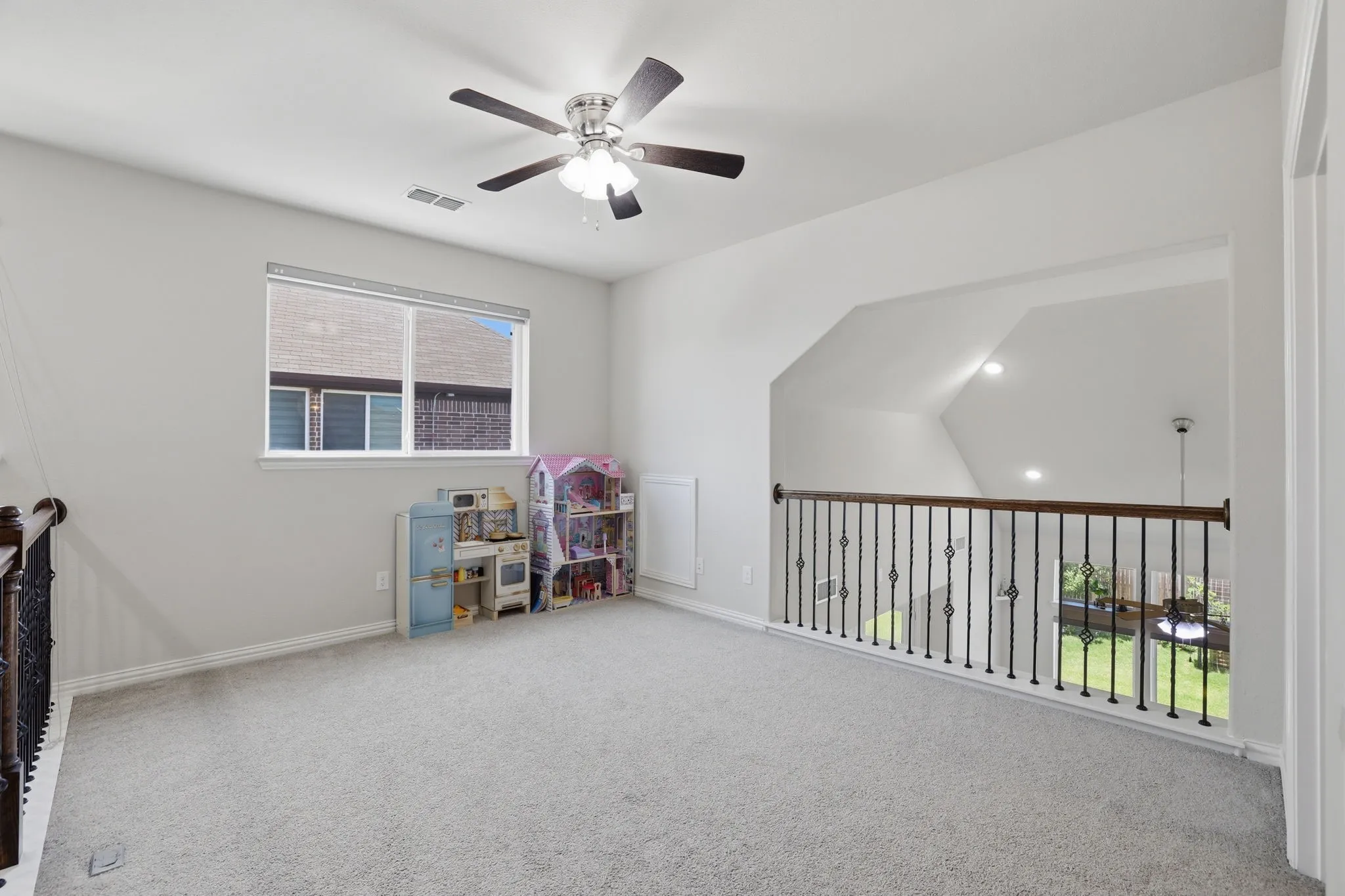 Single Family Residence For Sale in Collin County , 9445 Plaudit Drive, Frisco, Texas 75035, 4 Bedroom, 3 Bathroom, 2 Garage spaces, 2,792 Sqft, built in 2019, mls#21315356, Real Estate Agent in Frisco, Homes For Sale in Collin county, Homes For Sale in Frisco, Realtor in Frisco Texas, Real Estate Brokerage Independent Realty Texas, Luminita Cordes Realtor