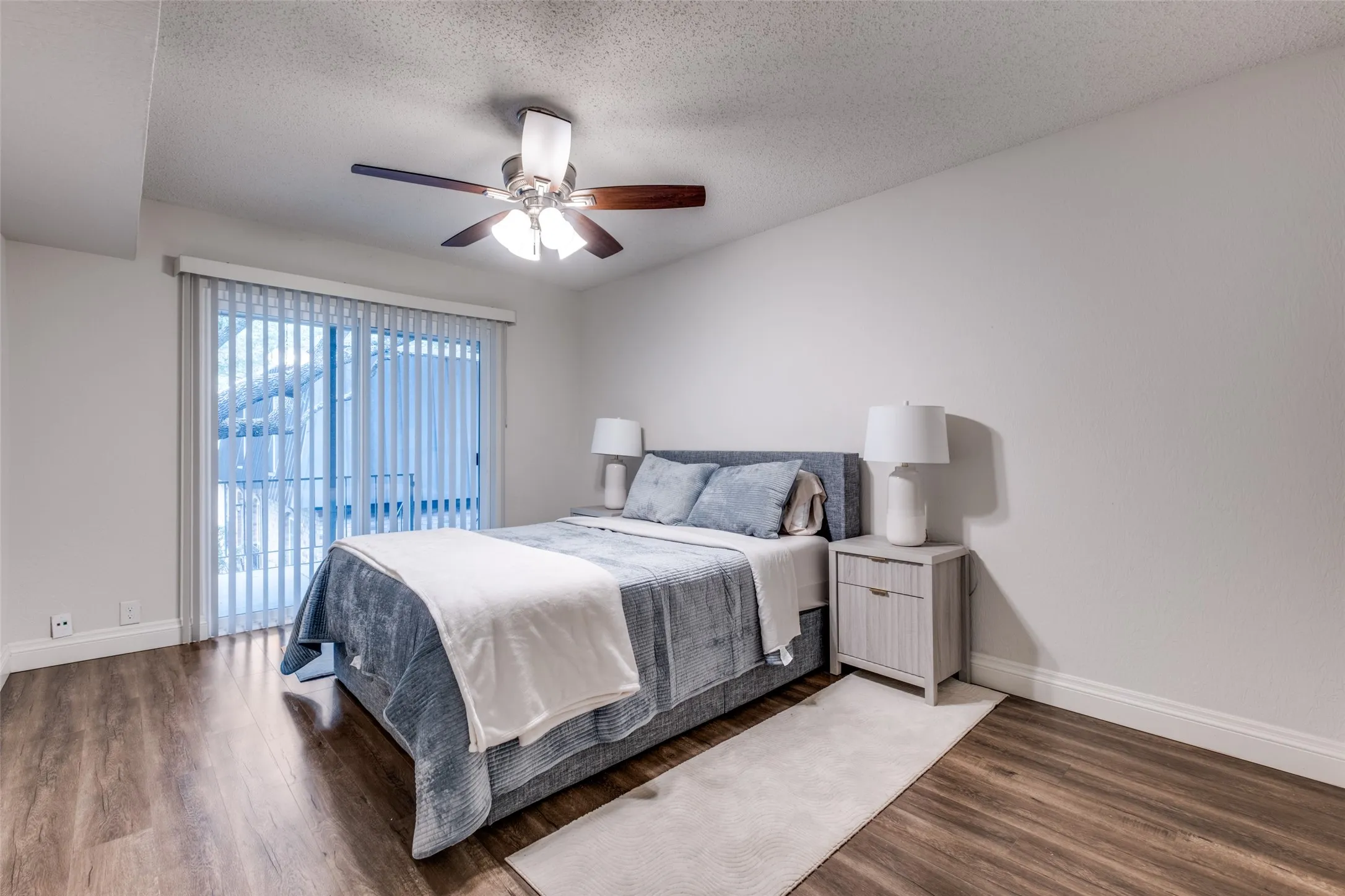 Condominium For Sale in Dallas County , 5214 Fleetwood Oaks Avenue 206, Dallas, Texas 75235, 1 Bedroom, 1 Bathroom, Garage spaces, 710 Sqft, built in 1963, mls#21325478, Real Estate Agent in Dallas, Homes For Sale in Dallas county, Homes For Sale in Dallas, Realtor in Dallas Texas, Real Estate Brokerage Independent Realty Texas, Luminita Cordes Realtor