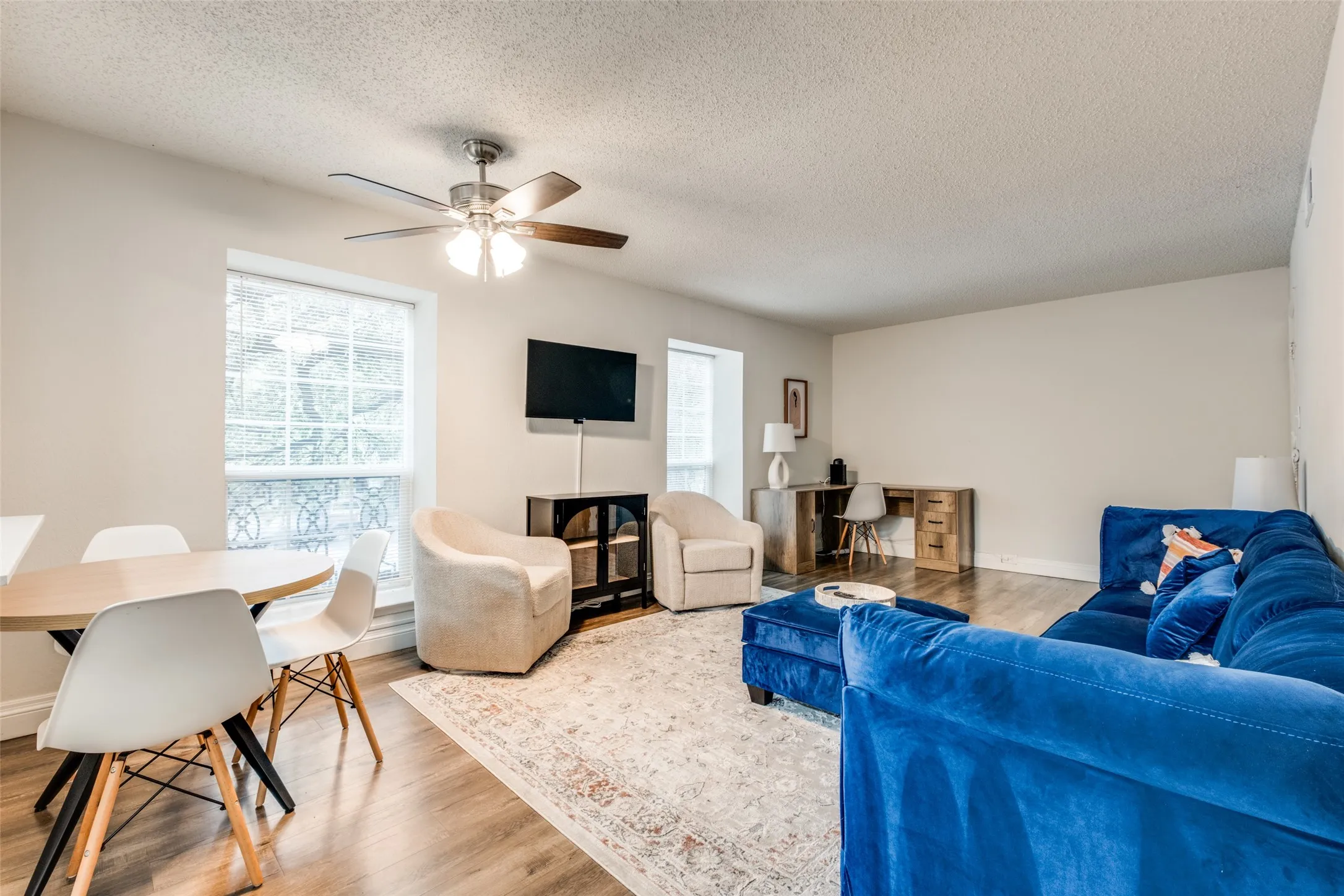 Condominium For Sale in Dallas County , 5214 Fleetwood Oaks Avenue 206, Dallas, Texas 75235, 1 Bedroom, 1 Bathroom, Garage spaces, 710 Sqft, built in 1963, mls#21325478, Real Estate Agent in Dallas, Homes For Sale in Dallas county, Homes For Sale in Dallas, Realtor in Dallas Texas, Real Estate Brokerage Independent Realty Texas, Luminita Cordes Realtor