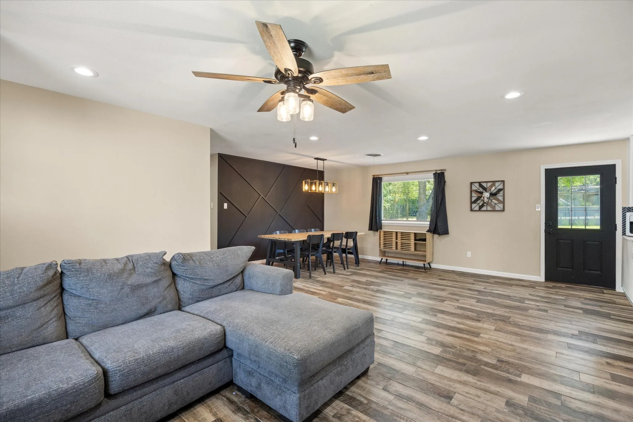 Single Family Residence For Sale in Erath County , 270 Barker Street, Stephenville, Texas 76401, 4 Bedroom, 2 Bathroom, Garage spaces, 1,755 Sqft, built in 1965, mls#21324931, Real Estate Agent in Stephenville, Homes For Sale in Erath county, Homes For Sale in Stephenville, Realtor in Stephenville Texas, Real Estate Brokerage Independent Realty Texas, Luminita Cordes Realtor
