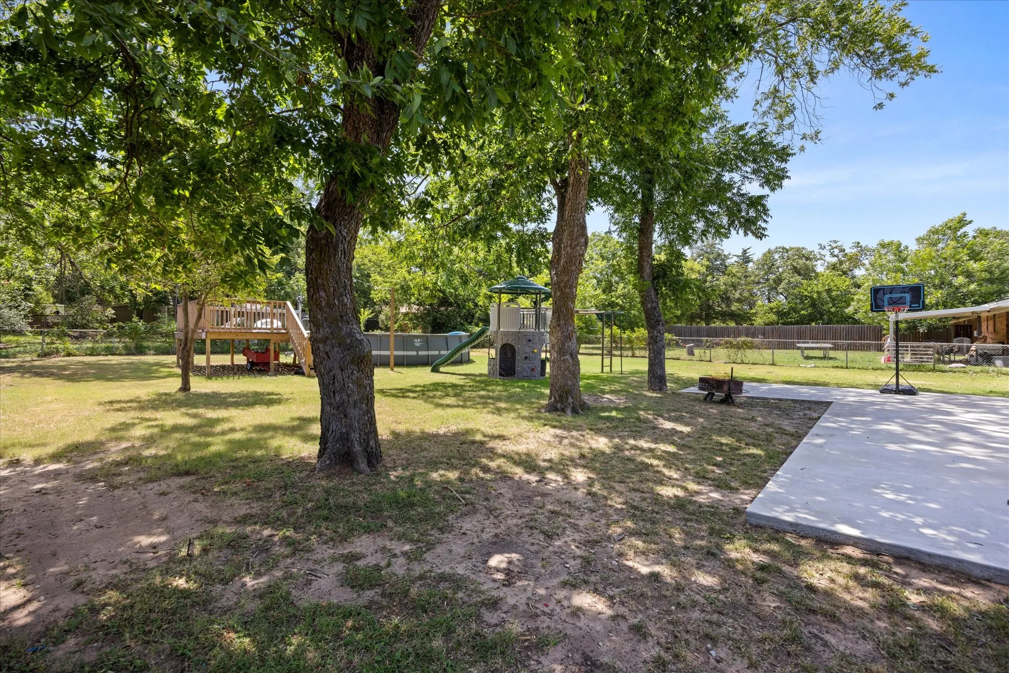 Single Family Residence For Sale in Erath County , 270 Barker Street, Stephenville, Texas 76401, 4 Bedroom, 2 Bathroom, Garage spaces, 1,755 Sqft, built in 1965, mls#21324931, Real Estate Agent in Stephenville, Homes For Sale in Erath county, Homes For Sale in Stephenville, Realtor in Stephenville Texas, Real Estate Brokerage Independent Realty Texas, Luminita Cordes Realtor