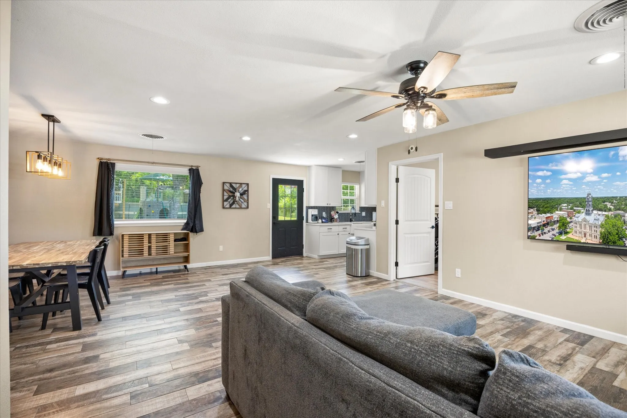 Single Family Residence For Sale in Erath County , 270 Barker Street, Stephenville, Texas 76401, 4 Bedroom, 2 Bathroom, Garage spaces, 1,755 Sqft, built in 1965, mls#21324931, Real Estate Agent in Stephenville, Homes For Sale in Erath county, Homes For Sale in Stephenville, Realtor in Stephenville Texas, Real Estate Brokerage Independent Realty Texas, Luminita Cordes Realtor