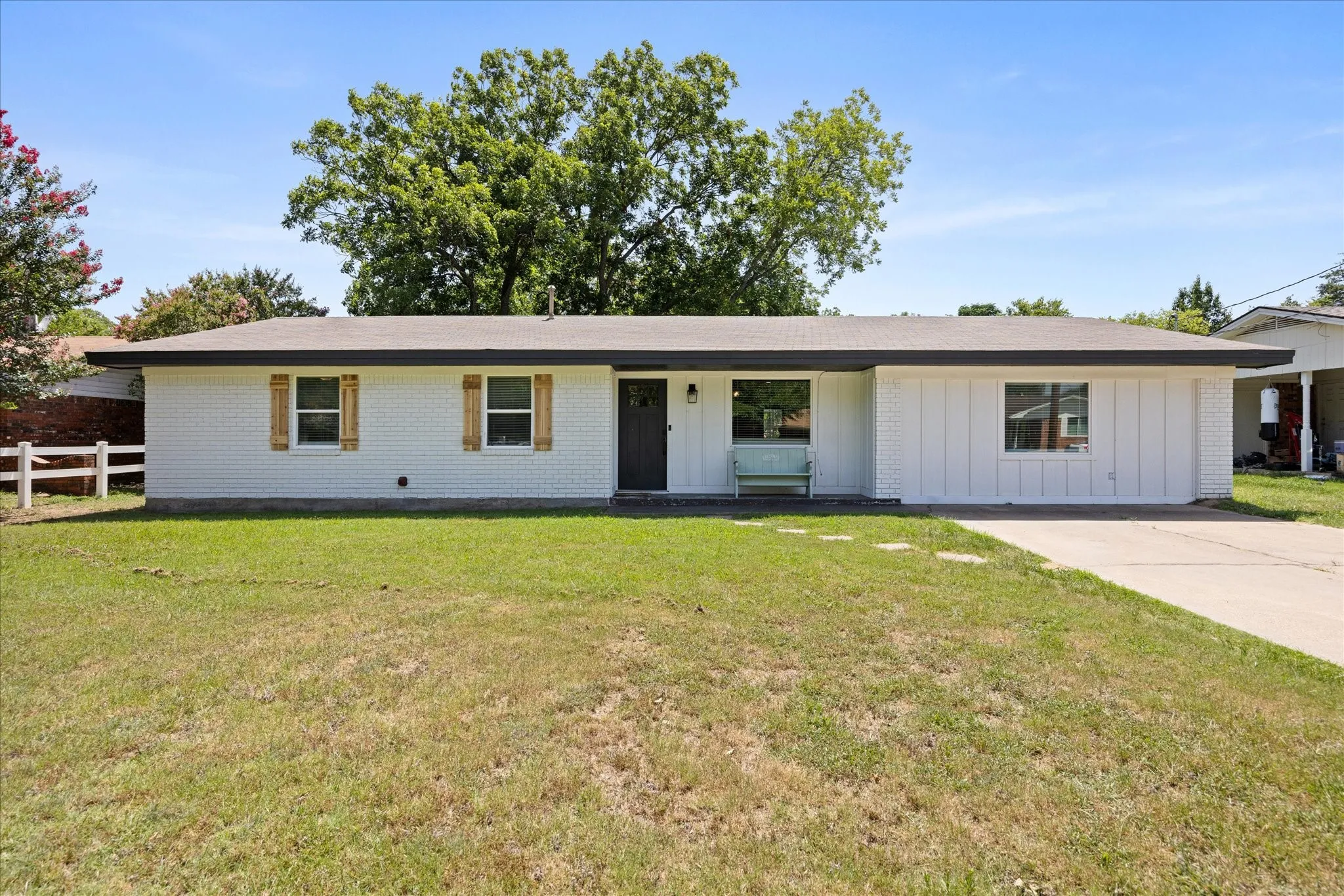 Single Family Residence For Sale in Erath County , 270 Barker Street, Stephenville, Texas 76401, 4 Bedroom, 2 Bathroom, Garage spaces, 1,755 Sqft, built in 1965, mls#21324931, Real Estate Agent in Stephenville, Homes For Sale in Erath county, Homes For Sale in Stephenville, Realtor in Stephenville Texas, Real Estate Brokerage Independent Realty Texas, Luminita Cordes Realtor