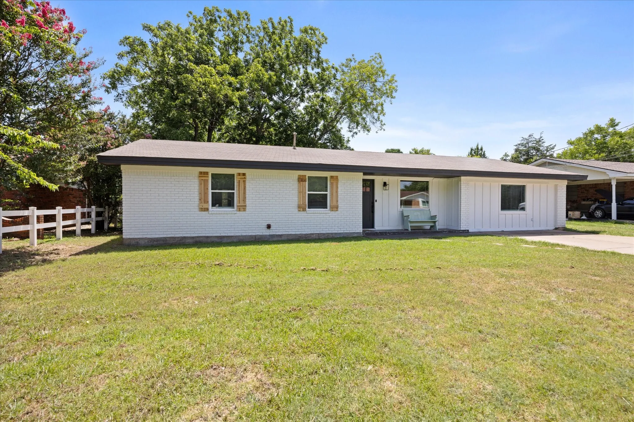 Single Family Residence For Sale in Erath County , 270 Barker Street, Stephenville, Texas 76401, 4 Bedroom, 2 Bathroom, Garage spaces, 1,755 Sqft, built in 1965, mls#21324931, Real Estate Agent in Stephenville, Homes For Sale in Erath county, Homes For Sale in Stephenville, Realtor in Stephenville Texas, Real Estate Brokerage Independent Realty Texas, Luminita Cordes Realtor