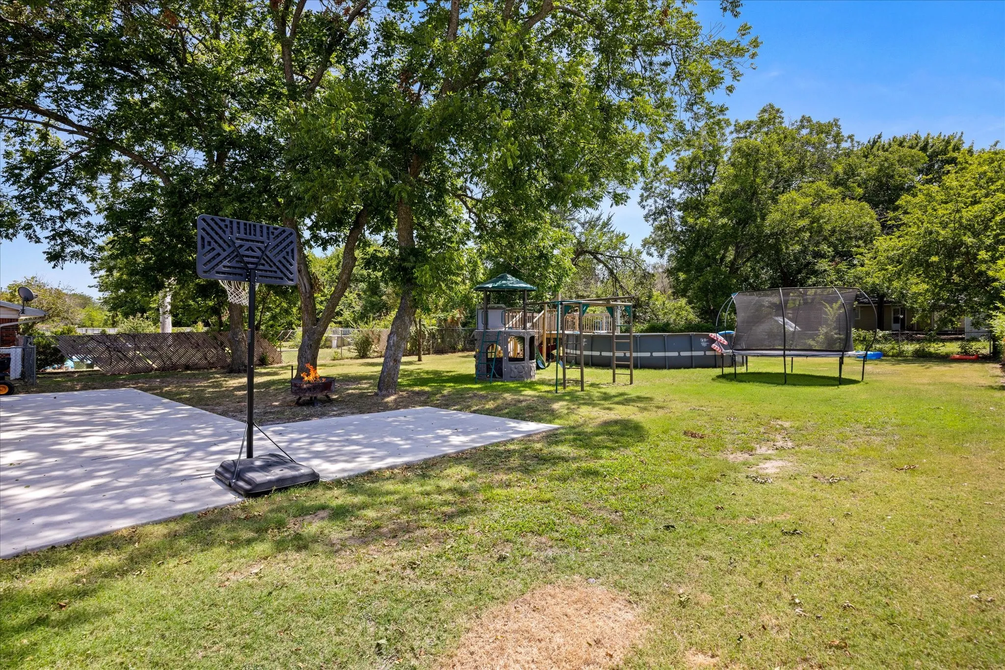 Single Family Residence For Sale in Erath County , 270 Barker Street, Stephenville, Texas 76401, 4 Bedroom, 2 Bathroom, Garage spaces, 1,755 Sqft, built in 1965, mls#21324931, Real Estate Agent in Stephenville, Homes For Sale in Erath county, Homes For Sale in Stephenville, Realtor in Stephenville Texas, Real Estate Brokerage Independent Realty Texas, Luminita Cordes Realtor