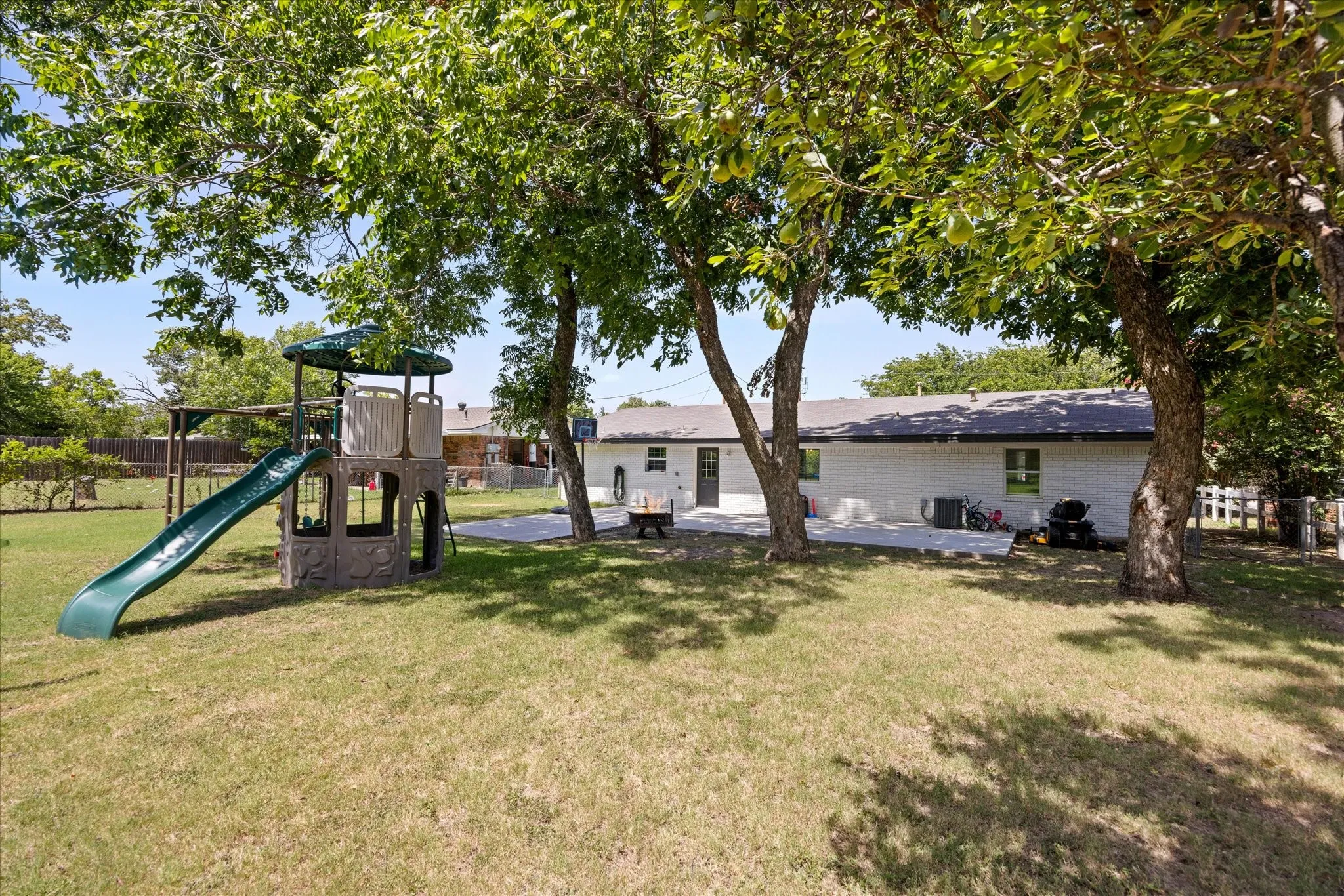 Single Family Residence For Sale in Erath County , 270 Barker Street, Stephenville, Texas 76401, 4 Bedroom, 2 Bathroom, Garage spaces, 1,755 Sqft, built in 1965, mls#21324931, Real Estate Agent in Stephenville, Homes For Sale in Erath county, Homes For Sale in Stephenville, Realtor in Stephenville Texas, Real Estate Brokerage Independent Realty Texas, Luminita Cordes Realtor