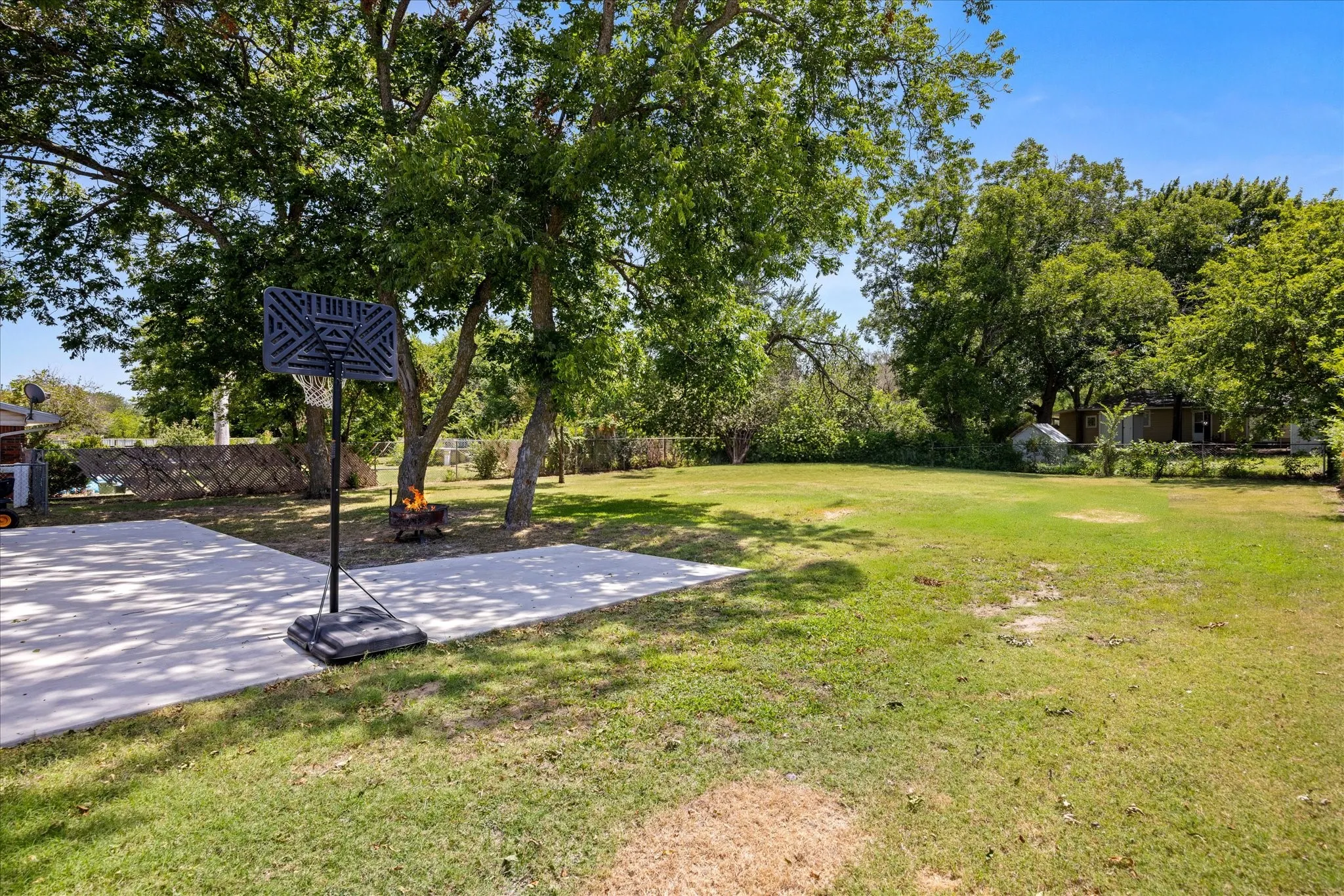 Single Family Residence For Sale in Erath County , 270 Barker Street, Stephenville, Texas 76401, 4 Bedroom, 2 Bathroom, Garage spaces, 1,755 Sqft, built in 1965, mls#21324931, Real Estate Agent in Stephenville, Homes For Sale in Erath county, Homes For Sale in Stephenville, Realtor in Stephenville Texas, Real Estate Brokerage Independent Realty Texas, Luminita Cordes Realtor