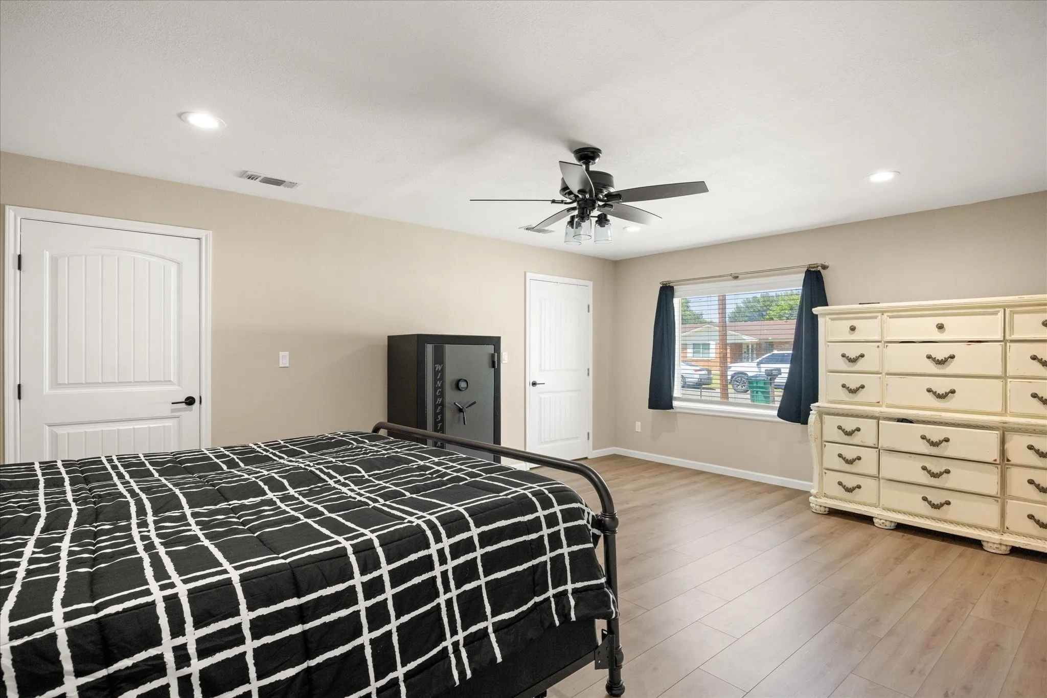 Single Family Residence For Sale in Erath County , 270 Barker Street, Stephenville, Texas 76401, 4 Bedroom, 2 Bathroom, Garage spaces, 1,755 Sqft, built in 1965, mls#21324931, Real Estate Agent in Stephenville, Homes For Sale in Erath county, Homes For Sale in Stephenville, Realtor in Stephenville Texas, Real Estate Brokerage Independent Realty Texas, Luminita Cordes Realtor