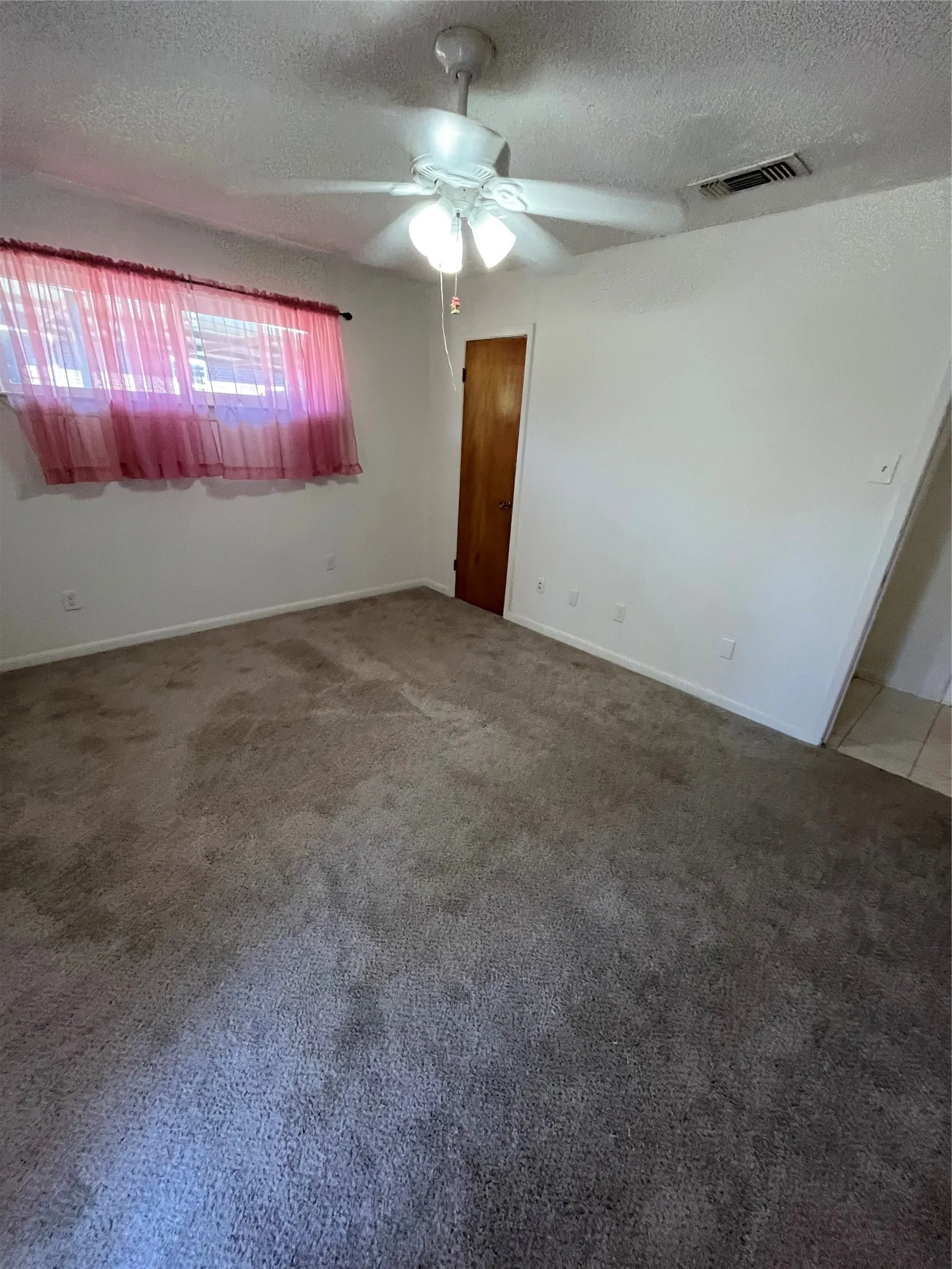 Single Family Residence For Sale in Rains County , 110 Circle Drive, Point, Texas 75472, 3 Bedroom, 2 Bathroom, 2 Garage spaces, 1,428 Sqft, built in 1970, mls#21295344, Real Estate Agent in Point, Homes For Sale in Rains county, Homes For Sale in Point, Realtor in Point Texas, Real Estate Brokerage Independent Realty Texas, Luminita Cordes Realtor