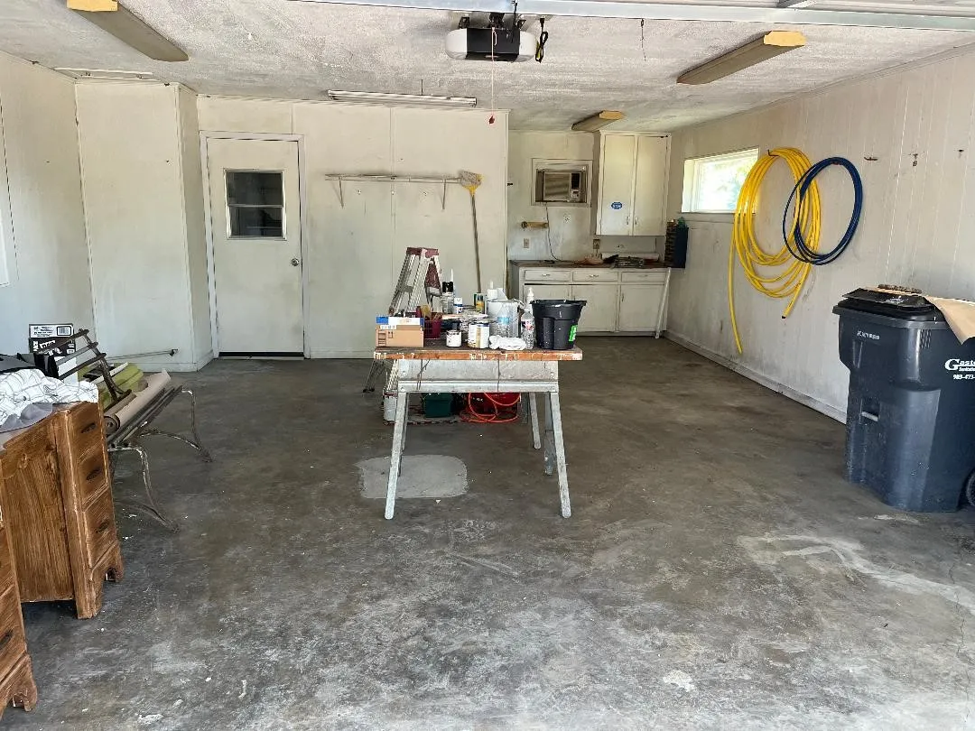 Single Family Residence For Sale in Rains County , 110 Circle Drive, Point, Texas 75472, 3 Bedroom, 2 Bathroom, 2 Garage spaces, 1,428 Sqft, built in 1970, mls#21295344, Real Estate Agent in Point, Homes For Sale in Rains county, Homes For Sale in Point, Realtor in Point Texas, Real Estate Brokerage Independent Realty Texas, Luminita Cordes Realtor