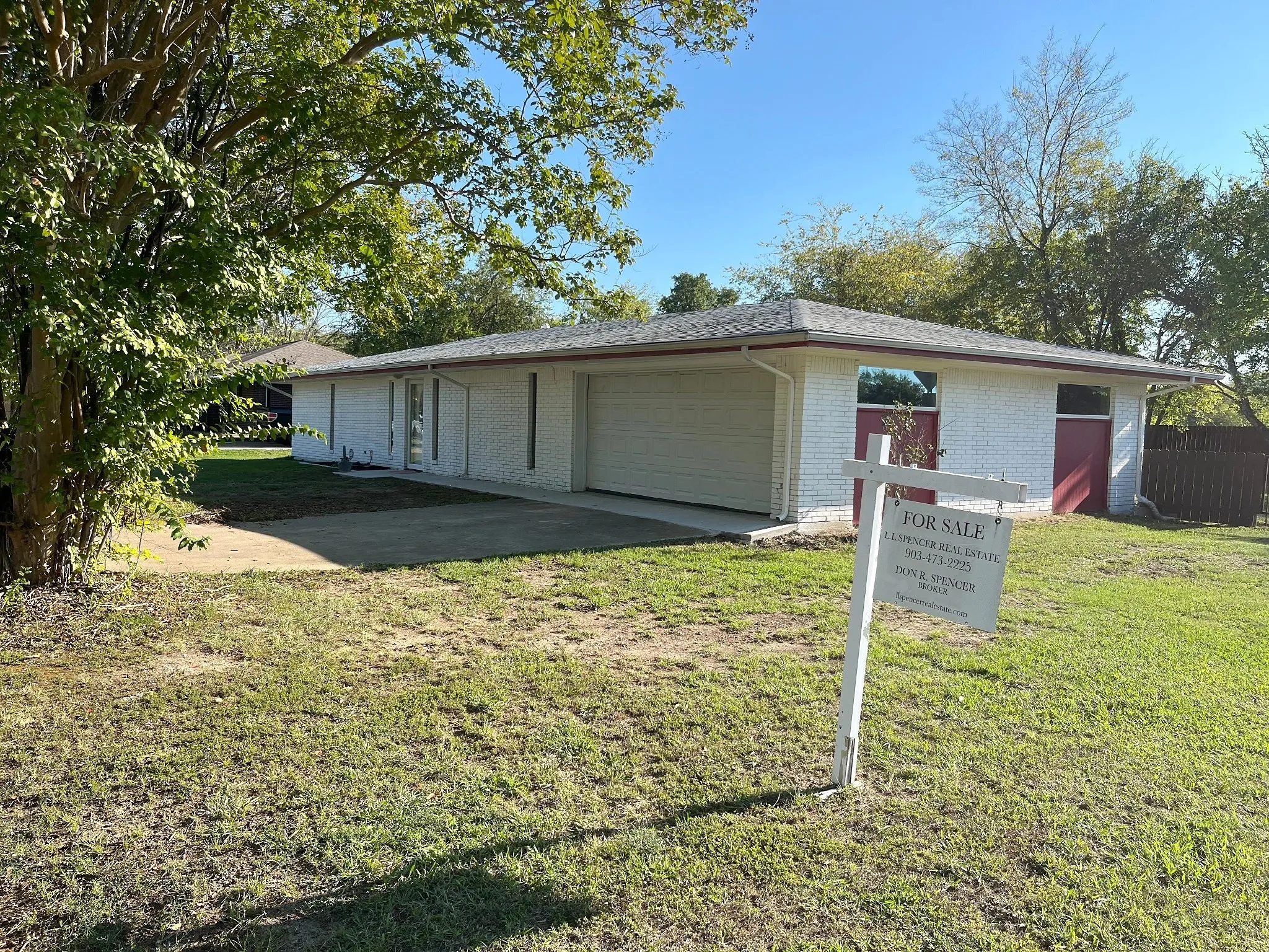 Single Family Residence For Sale in Rains County , 110 Circle Drive, Point, Texas 75472, 3 Bedroom, 2 Bathroom, 2 Garage spaces, 1,428 Sqft, built in 1970, mls#21295344, Real Estate Agent in Point, Homes For Sale in Rains county, Homes For Sale in Point, Realtor in Point Texas, Real Estate Brokerage Independent Realty Texas, Luminita Cordes Realtor