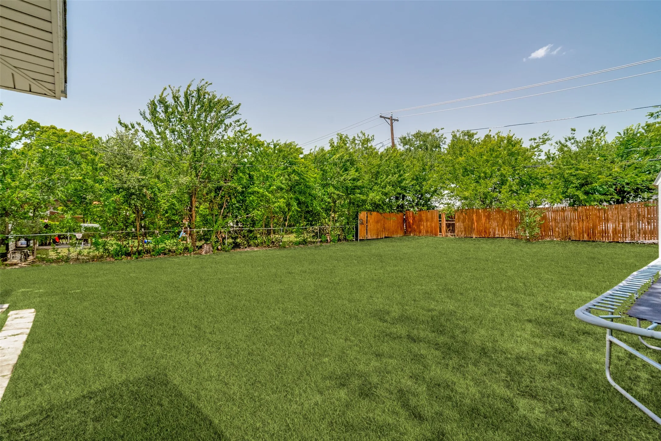 Single Family Residence For Sale in Johnson County , 346 Lorna Street, Burleson, Texas 76028, 3 Bedroom, 1 Bathroom, 1 Garage spaces, 1,030 Sqft, built in 1959, mls#21320905, Real Estate Agent in Burleson, Homes For Sale in Johnson county, Homes For Sale in Burleson, Realtor in Burleson Texas, Real Estate Brokerage Independent Realty Texas, Luminita Cordes Realtor