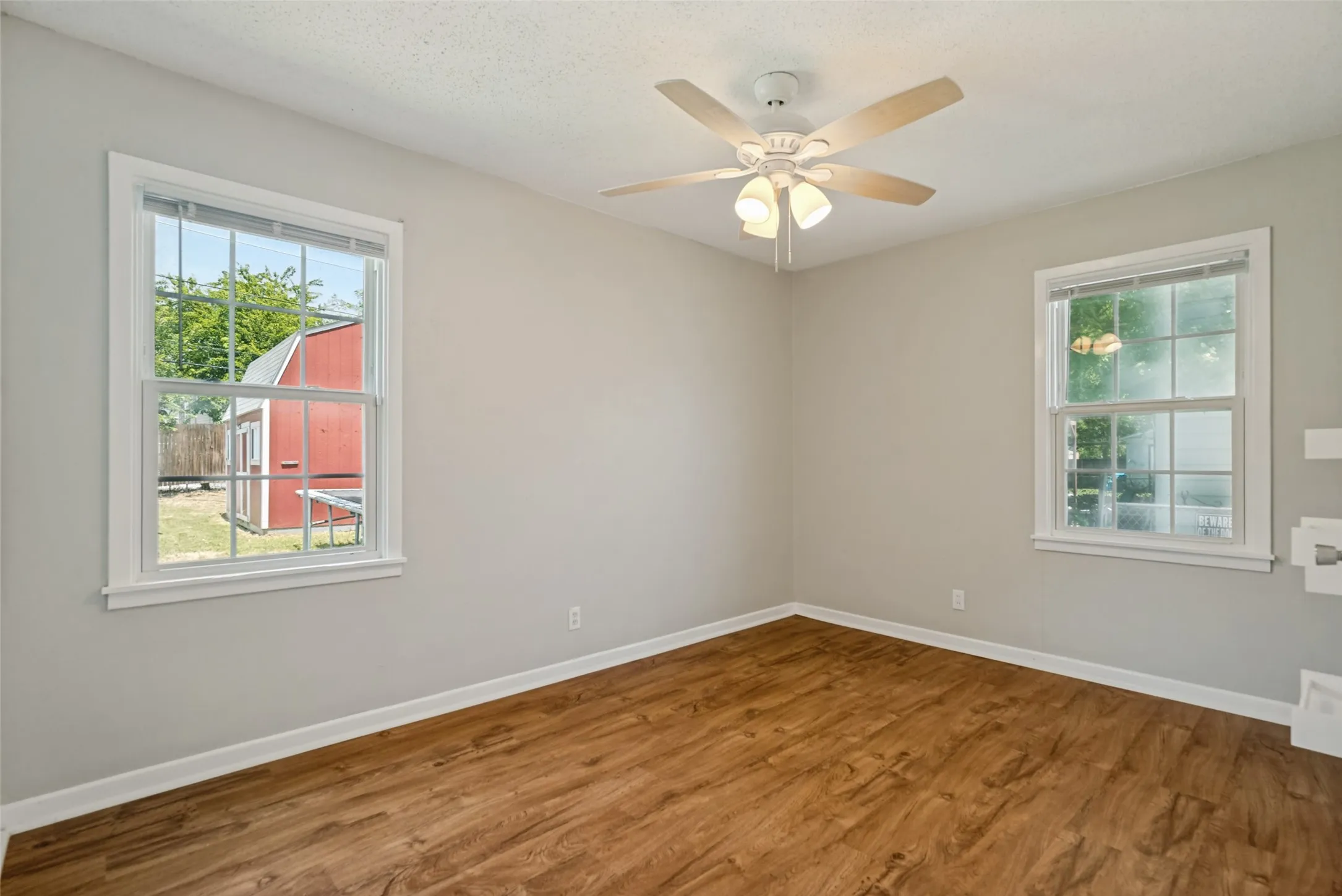 Single Family Residence For Sale in Johnson County , 346 Lorna Street, Burleson, Texas 76028, 3 Bedroom, 1 Bathroom, 1 Garage spaces, 1,030 Sqft, built in 1959, mls#21320905, Real Estate Agent in Burleson, Homes For Sale in Johnson county, Homes For Sale in Burleson, Realtor in Burleson Texas, Real Estate Brokerage Independent Realty Texas, Luminita Cordes Realtor