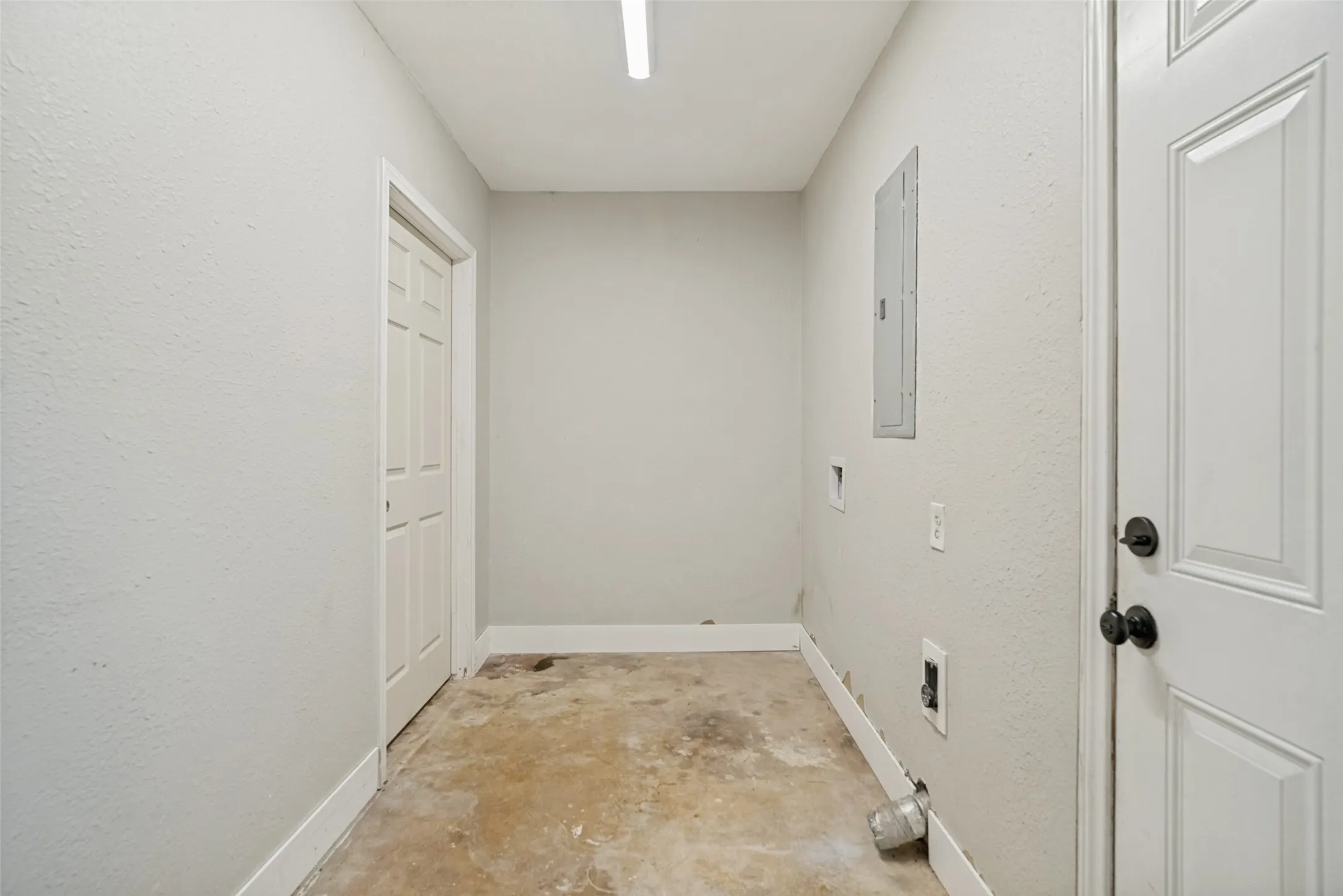 Single Family Residence For Sale in Johnson County , 346 Lorna Street, Burleson, Texas 76028, 3 Bedroom, 1 Bathroom, 1 Garage spaces, 1,030 Sqft, built in 1959, mls#21320905, Real Estate Agent in Burleson, Homes For Sale in Johnson county, Homes For Sale in Burleson, Realtor in Burleson Texas, Real Estate Brokerage Independent Realty Texas, Luminita Cordes Realtor