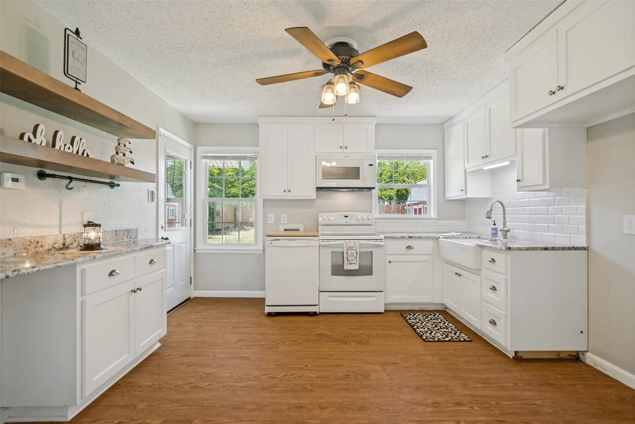Single Family Residence For Sale in Johnson County , 346 Lorna Street, Burleson, Texas 76028, 3 Bedroom, 1 Bathroom, 1 Garage spaces, 1,030 Sqft, built in 1959, mls#21320905, Real Estate Agent in Burleson, Homes For Sale in Johnson county, Homes For Sale in Burleson, Realtor in Burleson Texas, Real Estate Brokerage Independent Realty Texas, Luminita Cordes Realtor