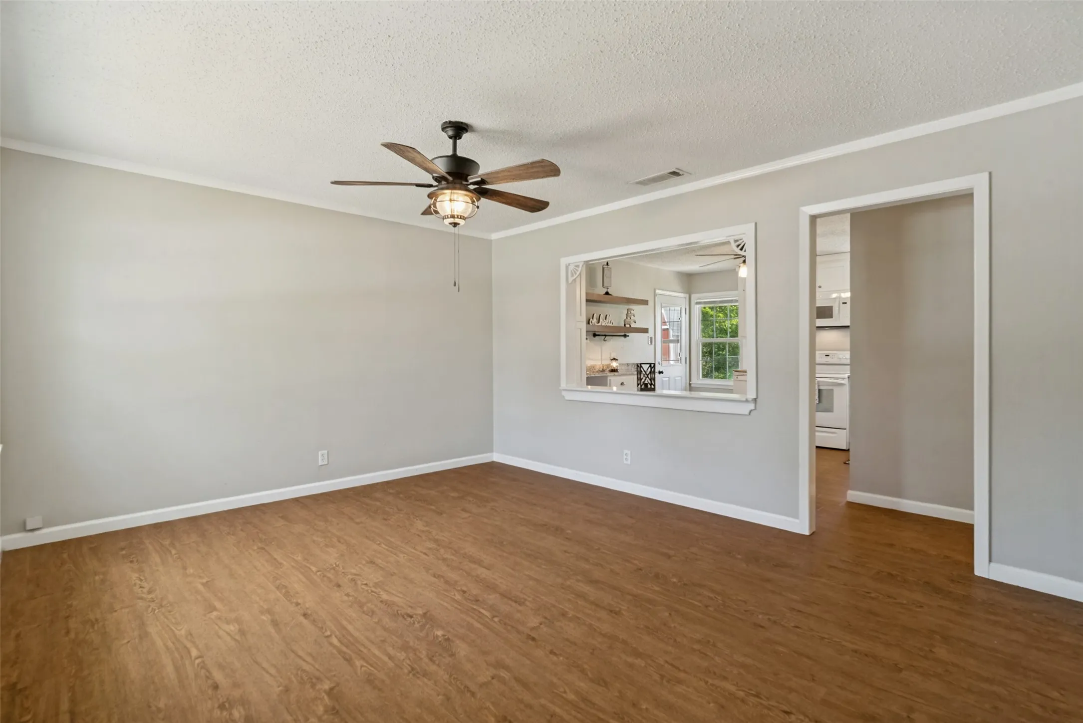 Single Family Residence For Sale in Johnson County , 346 Lorna Street, Burleson, Texas 76028, 3 Bedroom, 1 Bathroom, 1 Garage spaces, 1,030 Sqft, built in 1959, mls#21320905, Real Estate Agent in Burleson, Homes For Sale in Johnson county, Homes For Sale in Burleson, Realtor in Burleson Texas, Real Estate Brokerage Independent Realty Texas, Luminita Cordes Realtor