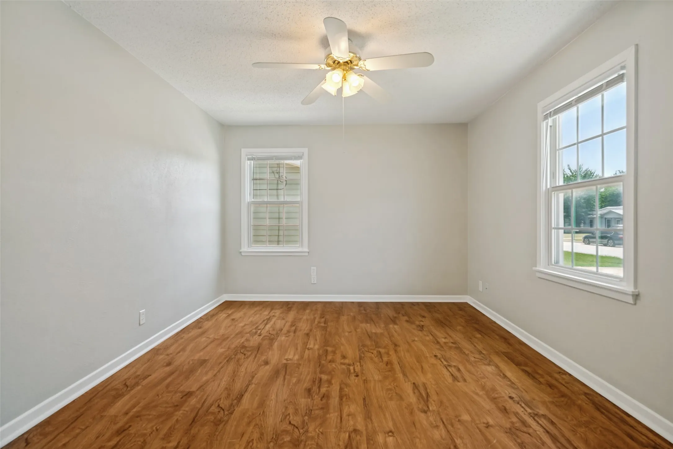 Single Family Residence For Sale in Johnson County , 346 Lorna Street, Burleson, Texas 76028, 3 Bedroom, 1 Bathroom, 1 Garage spaces, 1,030 Sqft, built in 1959, mls#21320905, Real Estate Agent in Burleson, Homes For Sale in Johnson county, Homes For Sale in Burleson, Realtor in Burleson Texas, Real Estate Brokerage Independent Realty Texas, Luminita Cordes Realtor