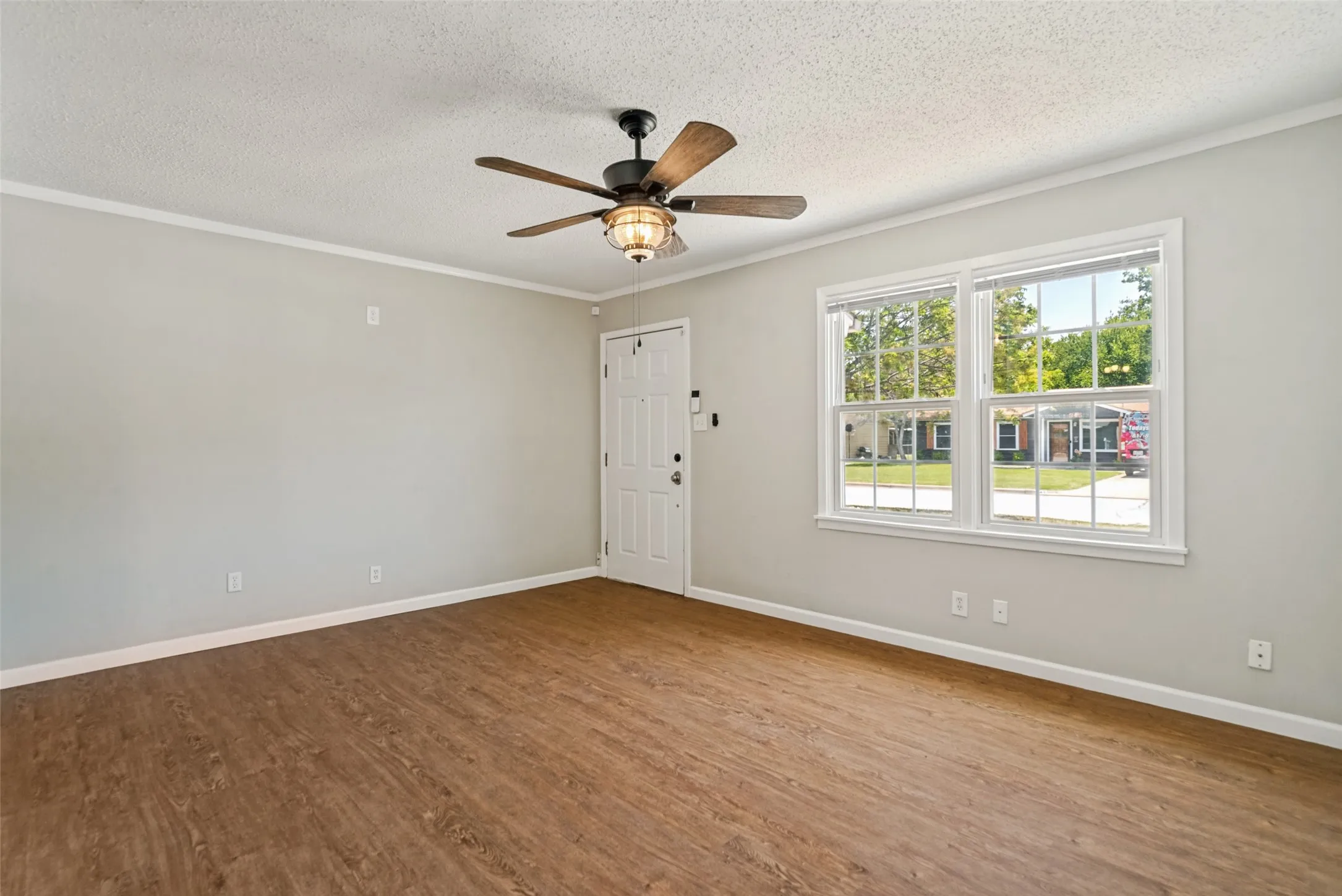 Single Family Residence For Sale in Johnson County , 346 Lorna Street, Burleson, Texas 76028, 3 Bedroom, 1 Bathroom, 1 Garage spaces, 1,030 Sqft, built in 1959, mls#21320905, Real Estate Agent in Burleson, Homes For Sale in Johnson county, Homes For Sale in Burleson, Realtor in Burleson Texas, Real Estate Brokerage Independent Realty Texas, Luminita Cordes Realtor