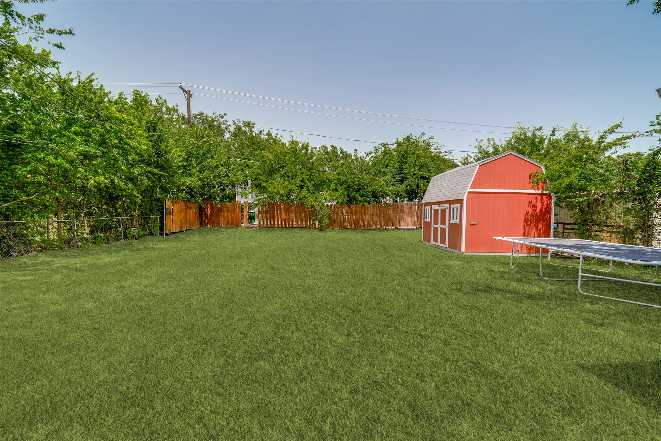 Single Family Residence For Sale in Johnson County , 346 Lorna Street, Burleson, Texas 76028, 3 Bedroom, 1 Bathroom, 1 Garage spaces, 1,030 Sqft, built in 1959, mls#21320905, Real Estate Agent in Burleson, Homes For Sale in Johnson county, Homes For Sale in Burleson, Realtor in Burleson Texas, Real Estate Brokerage Independent Realty Texas, Luminita Cordes Realtor