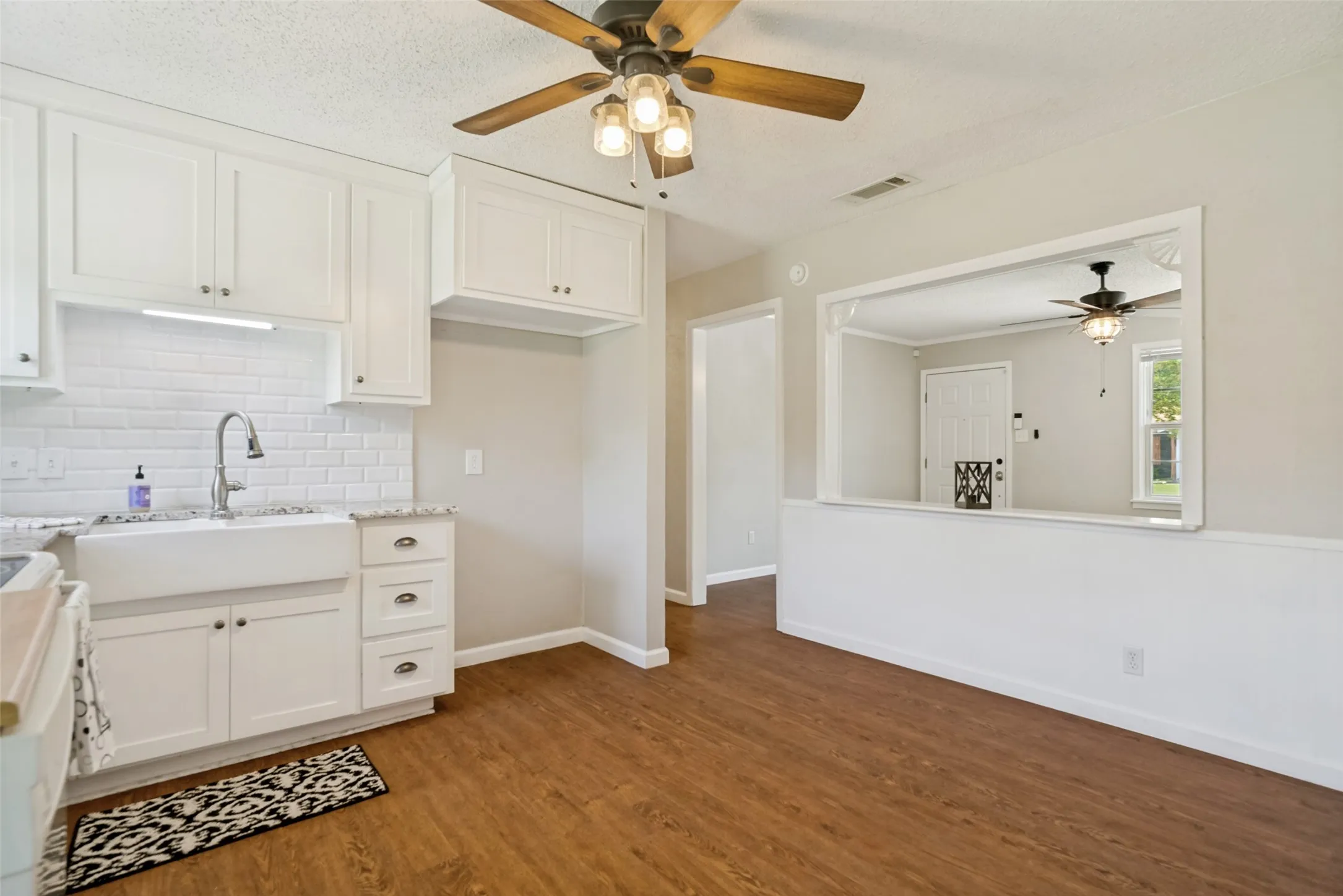 Single Family Residence For Sale in Johnson County , 346 Lorna Street, Burleson, Texas 76028, 3 Bedroom, 1 Bathroom, 1 Garage spaces, 1,030 Sqft, built in 1959, mls#21320905, Real Estate Agent in Burleson, Homes For Sale in Johnson county, Homes For Sale in Burleson, Realtor in Burleson Texas, Real Estate Brokerage Independent Realty Texas, Luminita Cordes Realtor