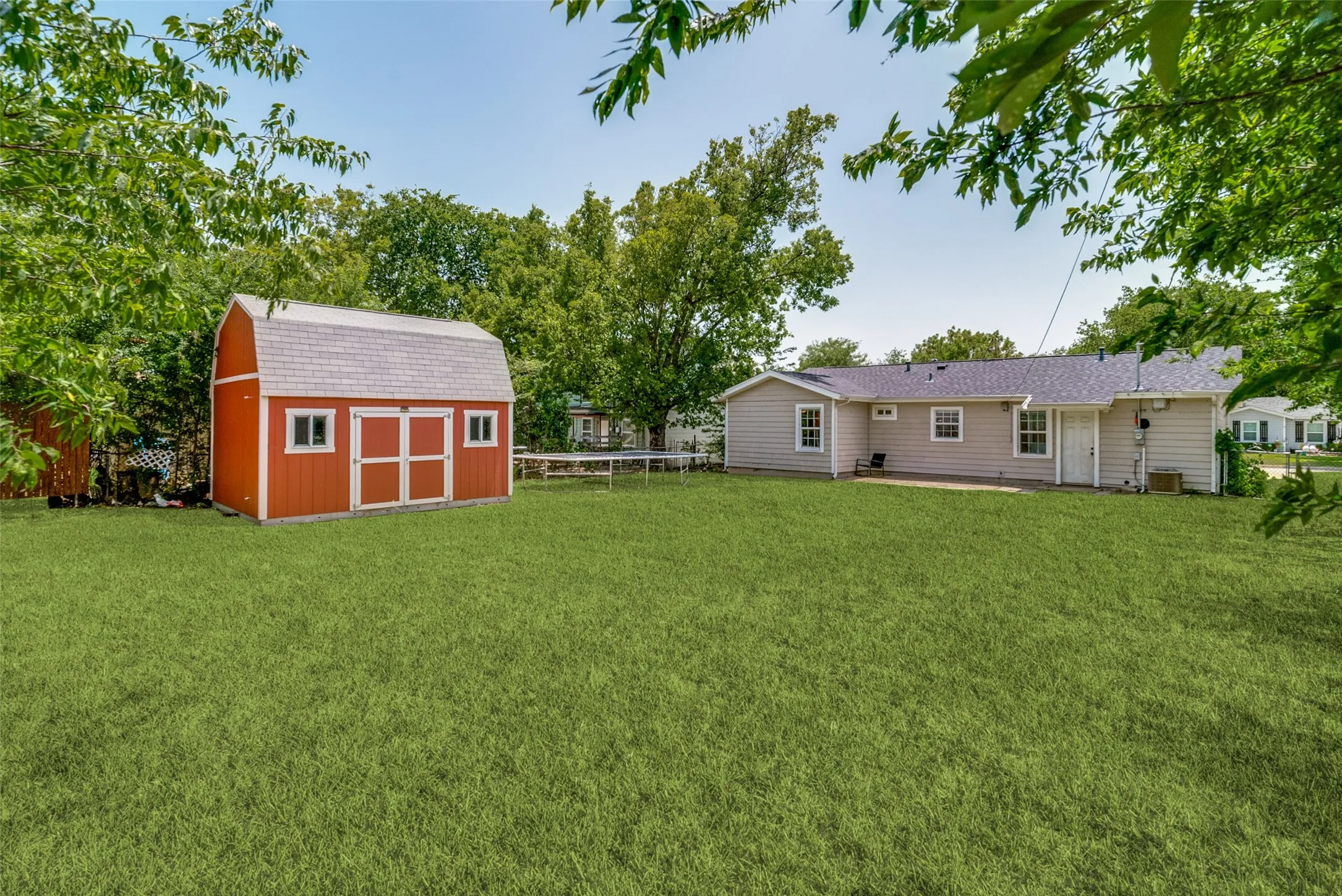 Single Family Residence For Sale in Johnson County , 346 Lorna Street, Burleson, Texas 76028, 3 Bedroom, 1 Bathroom, 1 Garage spaces, 1,030 Sqft, built in 1959, mls#21320905, Real Estate Agent in Burleson, Homes For Sale in Johnson county, Homes For Sale in Burleson, Realtor in Burleson Texas, Real Estate Brokerage Independent Realty Texas, Luminita Cordes Realtor