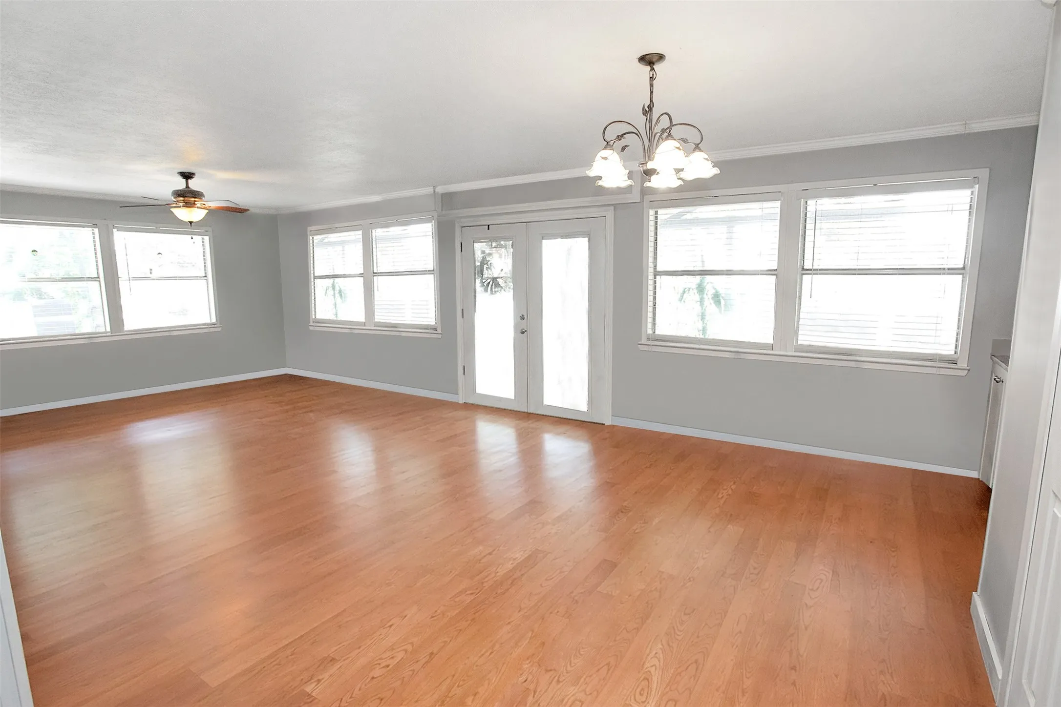 Single Family Residence For Sale in Young County , 1430 Point Road, Graham, Texas 76450, 2 Bedroom, 2 Bathroom, 1 Garage spaces, 2,257 Sqft, built in 1970, mls#21322807, Real Estate Agent in Graham, Homes For Sale in Young county, Homes For Sale in Graham, Realtor in Graham Texas, Real Estate Brokerage Independent Realty Texas, Luminita Cordes Realtor