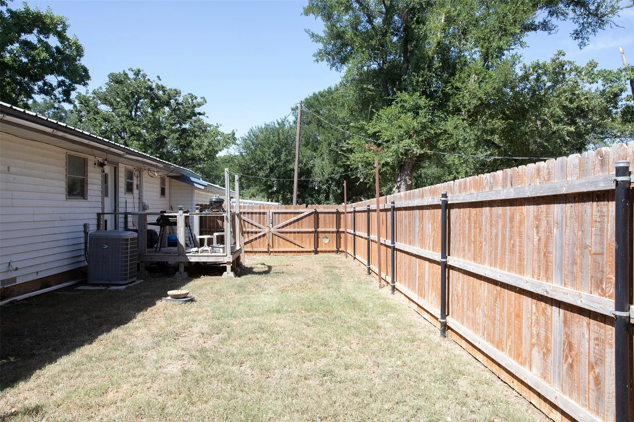Single Family Residence For Sale in Young County , 1430 Point Road, Graham, Texas 76450, 2 Bedroom, 2 Bathroom, 1 Garage spaces, 2,257 Sqft, built in 1970, mls#21322807, Real Estate Agent in Graham, Homes For Sale in Young county, Homes For Sale in Graham, Realtor in Graham Texas, Real Estate Brokerage Independent Realty Texas, Luminita Cordes Realtor