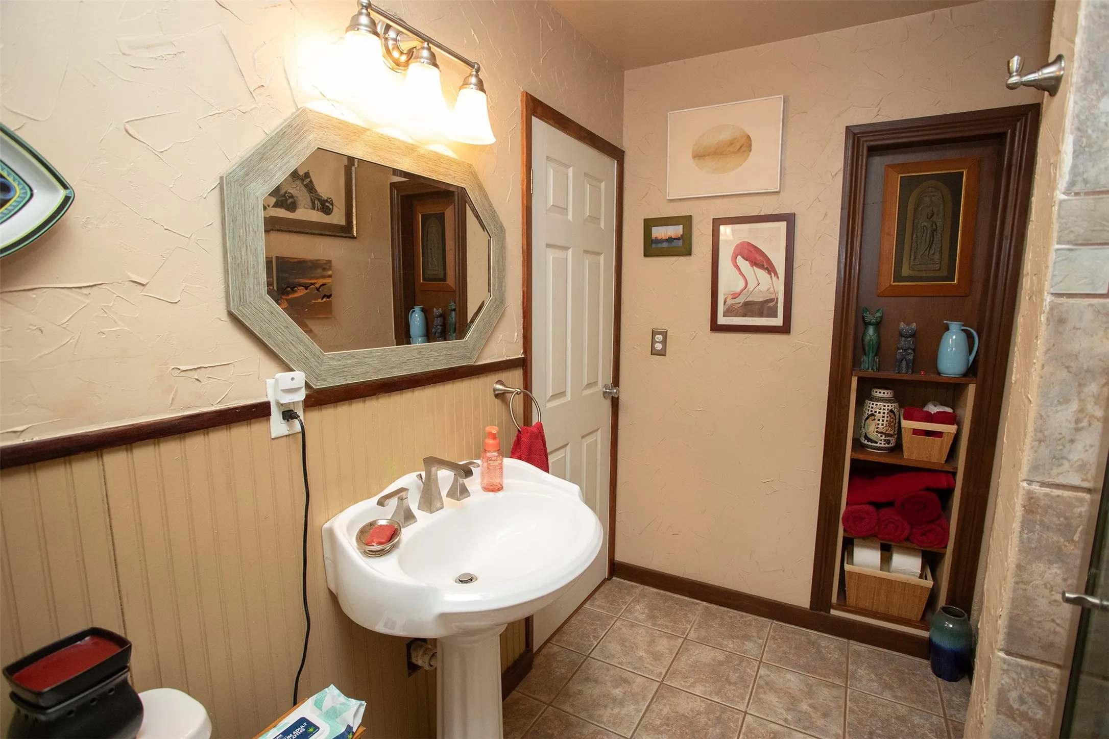 Single Family Residence For Sale in Young County , 1430 Point Road, Graham, Texas 76450, 2 Bedroom, 2 Bathroom, 1 Garage spaces, 2,257 Sqft, built in 1970, mls#21322807, Real Estate Agent in Graham, Homes For Sale in Young county, Homes For Sale in Graham, Realtor in Graham Texas, Real Estate Brokerage Independent Realty Texas, Luminita Cordes Realtor