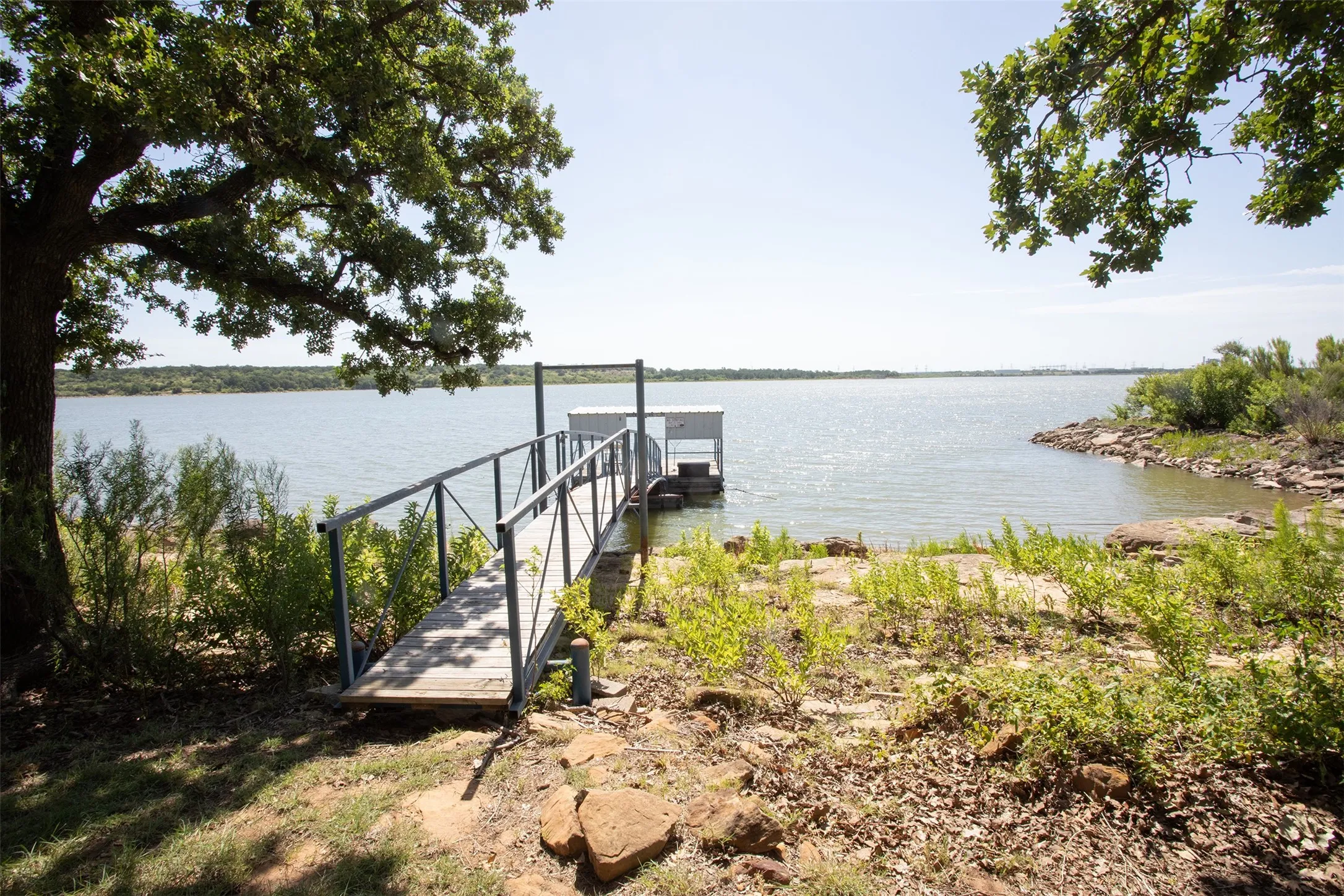 Single Family Residence For Sale in Young County , 1430 Point Road, Graham, Texas 76450, 2 Bedroom, 2 Bathroom, 1 Garage spaces, 2,257 Sqft, built in 1970, mls#21322807, Real Estate Agent in Graham, Homes For Sale in Young county, Homes For Sale in Graham, Realtor in Graham Texas, Real Estate Brokerage Independent Realty Texas, Luminita Cordes Realtor