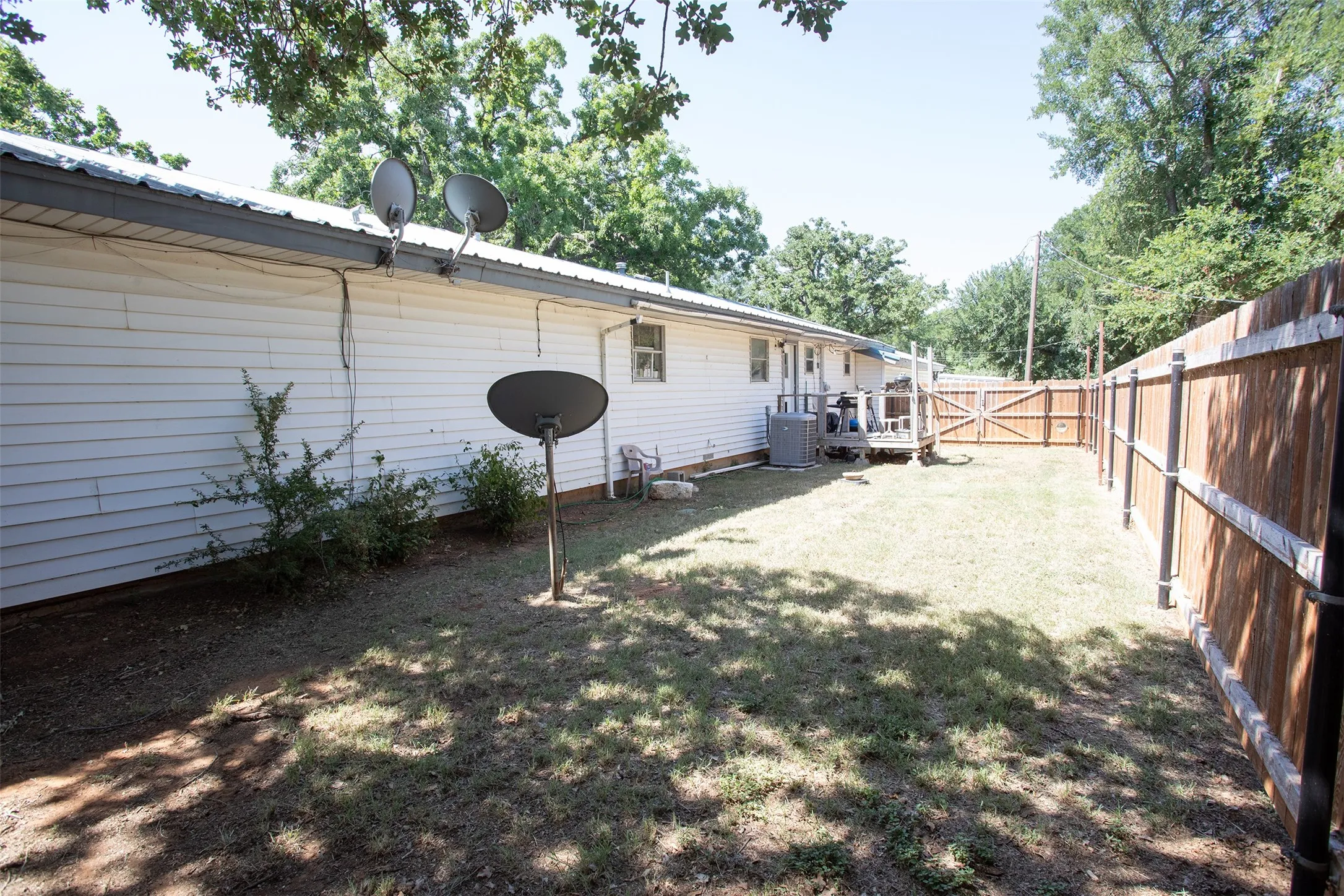 Single Family Residence For Sale in Young County , 1430 Point Road, Graham, Texas 76450, 2 Bedroom, 2 Bathroom, 1 Garage spaces, 2,257 Sqft, built in 1970, mls#21322807, Real Estate Agent in Graham, Homes For Sale in Young county, Homes For Sale in Graham, Realtor in Graham Texas, Real Estate Brokerage Independent Realty Texas, Luminita Cordes Realtor
