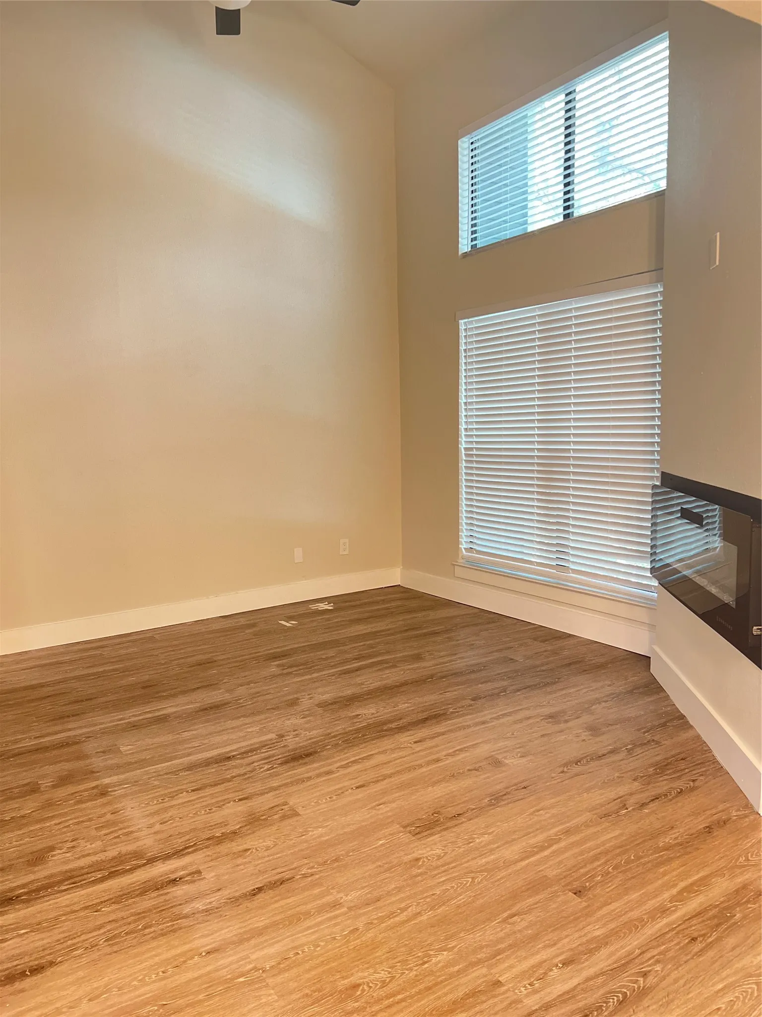 Condominium For Rent in Dallas County , 5840 Spring Valley Road 902, Dallas, Texas 75254, 2 Bedroom, 2 Bathroom, Garage spaces, 1,116 Sqft, built in 1981, mls#21325494, Real Estate Agent in Dallas, Homes For Rent in Dallas county, Homes For Rent in Dallas, Realtor in Dallas Texas, Real Estate Brokerage Independent Realty Texas, Luminita Cordes Realtor