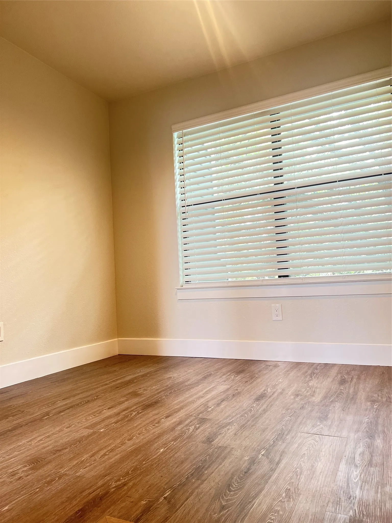 Condominium For Rent in Dallas County , 5840 Spring Valley Road 902, Dallas, Texas 75254, 2 Bedroom, 2 Bathroom, Garage spaces, 1,116 Sqft, built in 1981, mls#21325494, Real Estate Agent in Dallas, Homes For Rent in Dallas county, Homes For Rent in Dallas, Realtor in Dallas Texas, Real Estate Brokerage Independent Realty Texas, Luminita Cordes Realtor