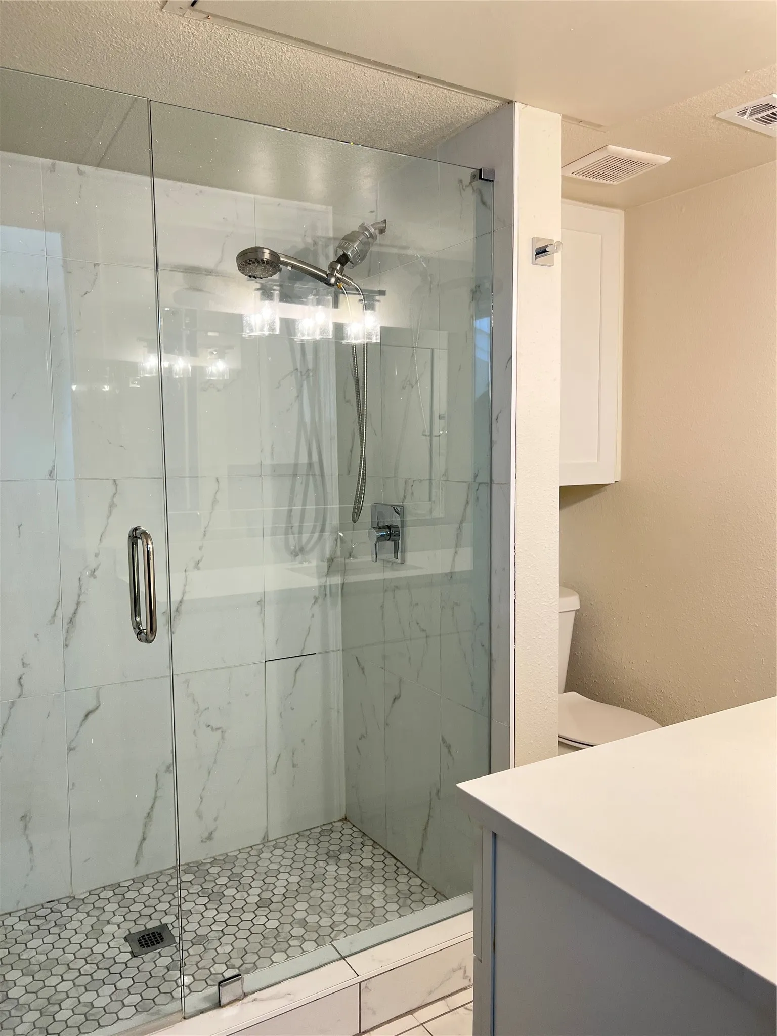 Condominium For Rent in Dallas County , 5840 Spring Valley Road 902, Dallas, Texas 75254, 2 Bedroom, 2 Bathroom, Garage spaces, 1,116 Sqft, built in 1981, mls#21325494, Real Estate Agent in Dallas, Homes For Rent in Dallas county, Homes For Rent in Dallas, Realtor in Dallas Texas, Real Estate Brokerage Independent Realty Texas, Luminita Cordes Realtor