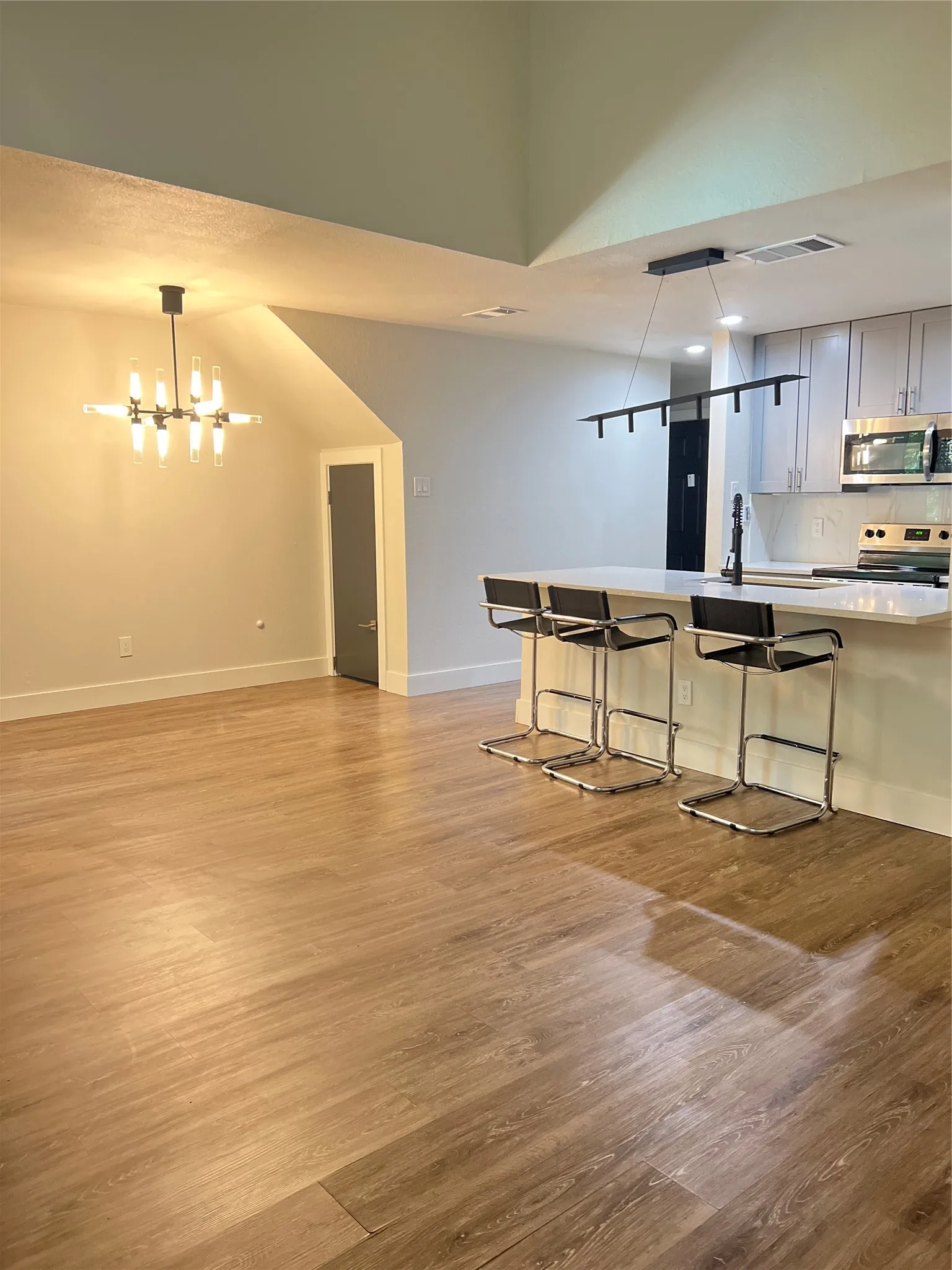 Condominium For Rent in Dallas County , 5840 Spring Valley Road 902, Dallas, Texas 75254, 2 Bedroom, 2 Bathroom, Garage spaces, 1,116 Sqft, built in 1981, mls#21325494, Real Estate Agent in Dallas, Homes For Rent in Dallas county, Homes For Rent in Dallas, Realtor in Dallas Texas, Real Estate Brokerage Independent Realty Texas, Luminita Cordes Realtor