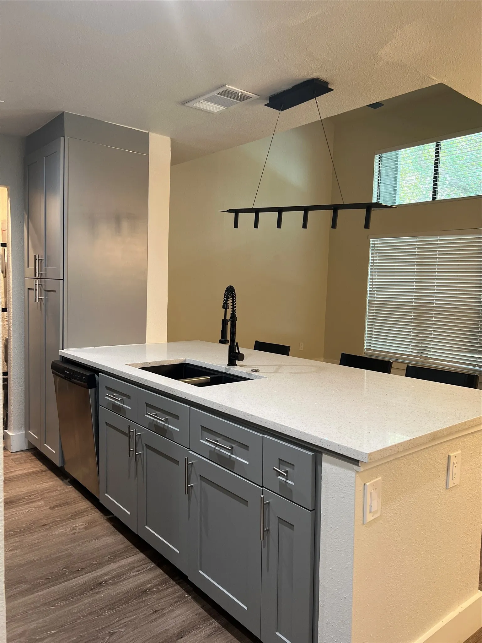 Condominium For Rent in Dallas County , 5840 Spring Valley Road 902, Dallas, Texas 75254, 2 Bedroom, 2 Bathroom, Garage spaces, 1,116 Sqft, built in 1981, mls#21325494, Real Estate Agent in Dallas, Homes For Rent in Dallas county, Homes For Rent in Dallas, Realtor in Dallas Texas, Real Estate Brokerage Independent Realty Texas, Luminita Cordes Realtor